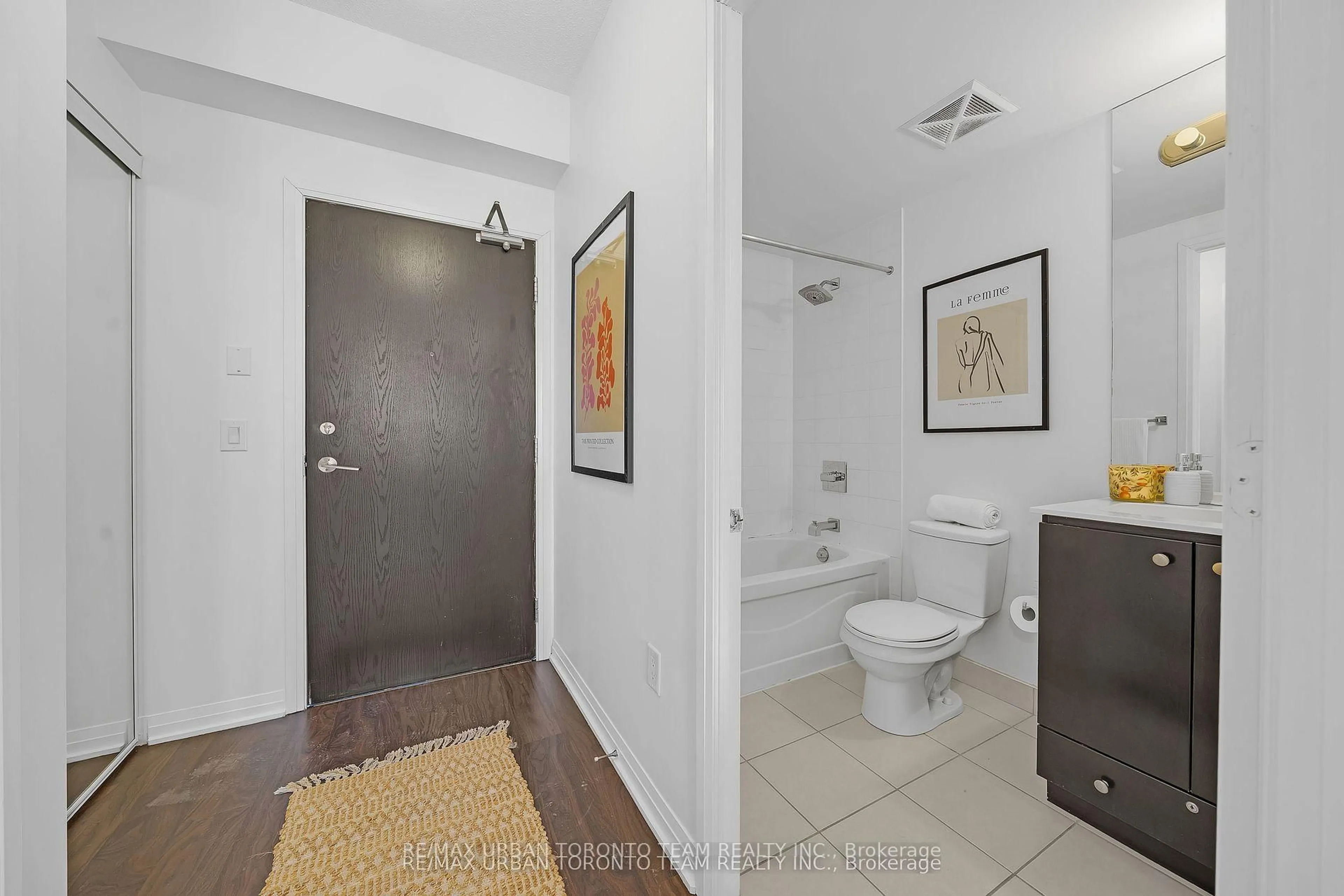 Standard bathroom, unknown for 25 Cole St #816, Toronto Ontario M5A 4M3