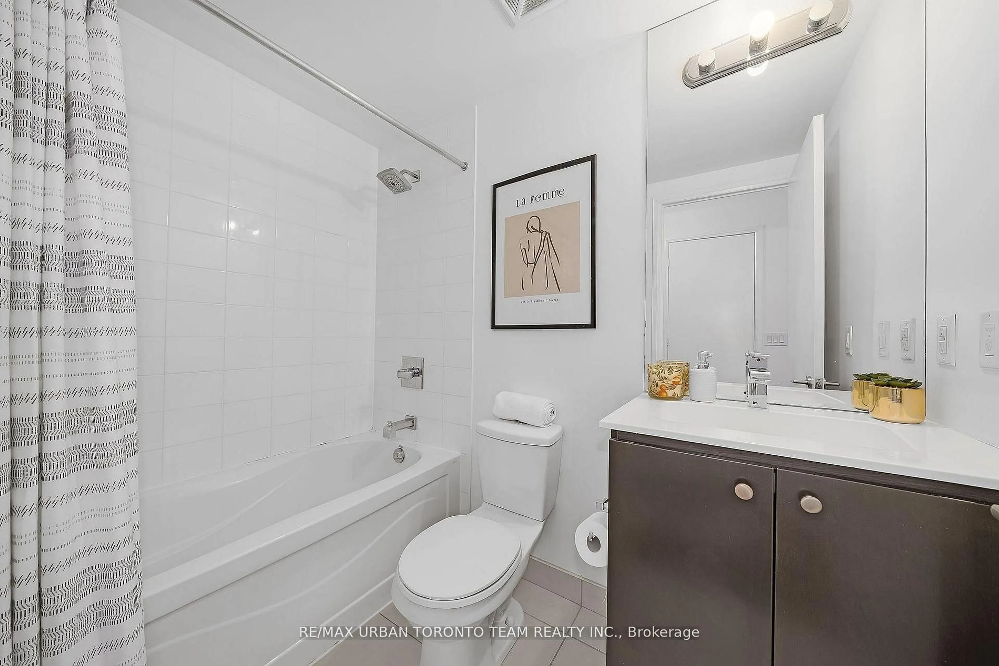 Standard bathroom, unknown for 25 Cole St #816, Toronto Ontario M5A 4M3
