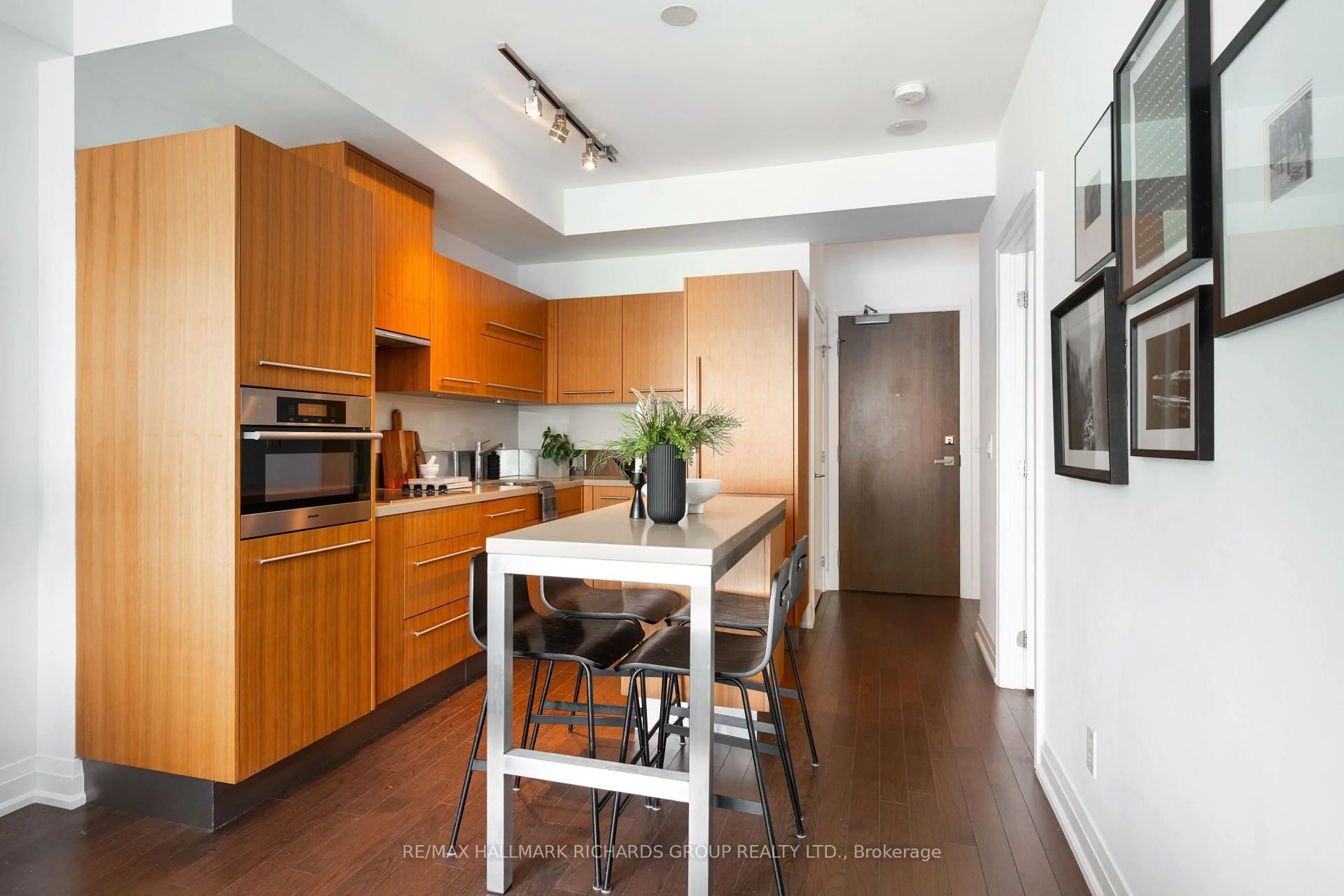 Unknown for 80 John St #2008, Toronto Ontario M5V 3X4