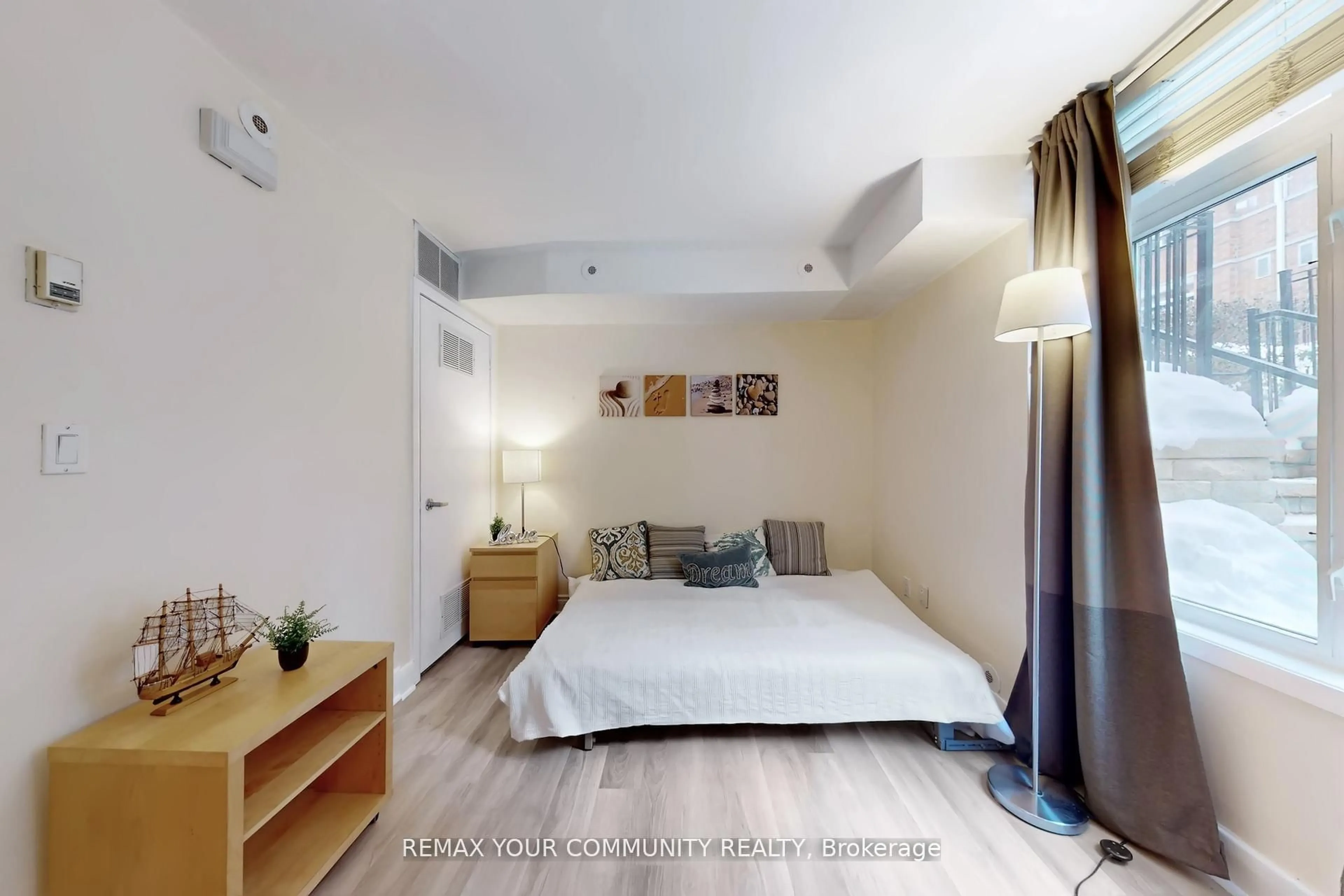 A pic of a room for 415 Jarvis St #124, Toronto Ontario M4Y 3C1