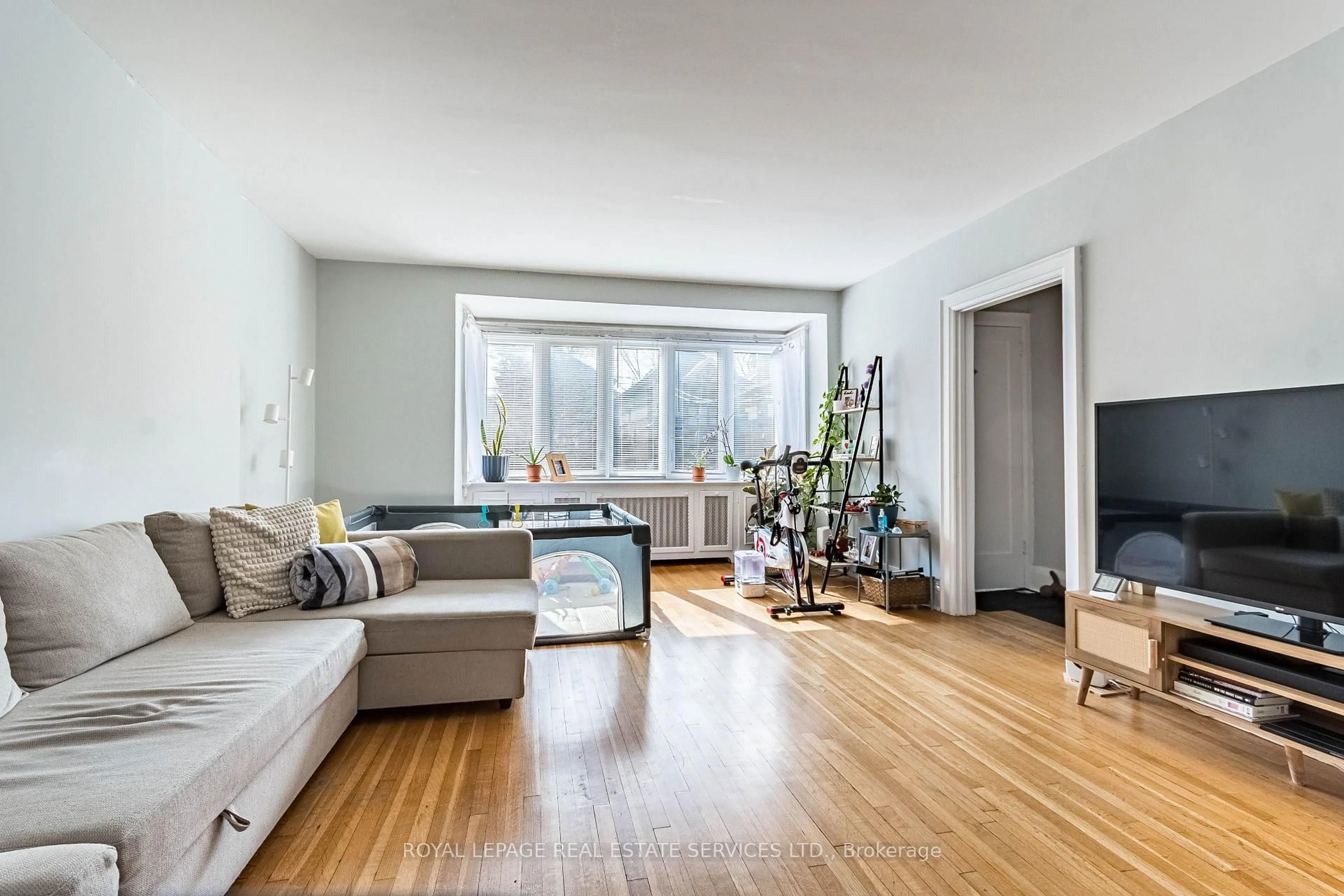 Living room with furniture, unknown for 14 Kilbarry Rd, Toronto Ontario M5P 1K5