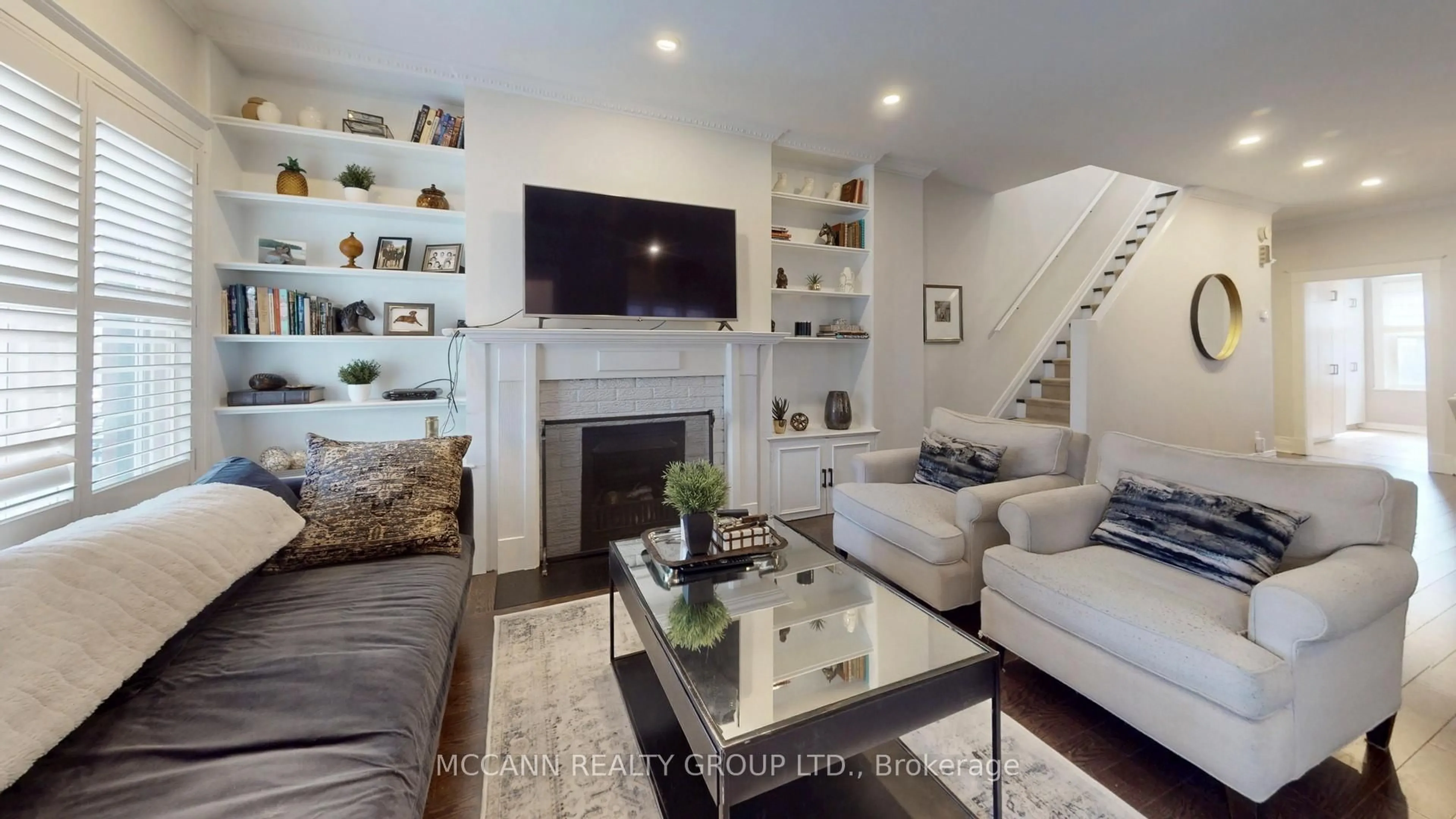 Living room with furniture, unknown for 109 Sherwood Ave, Toronto Ontario M4P 2A6