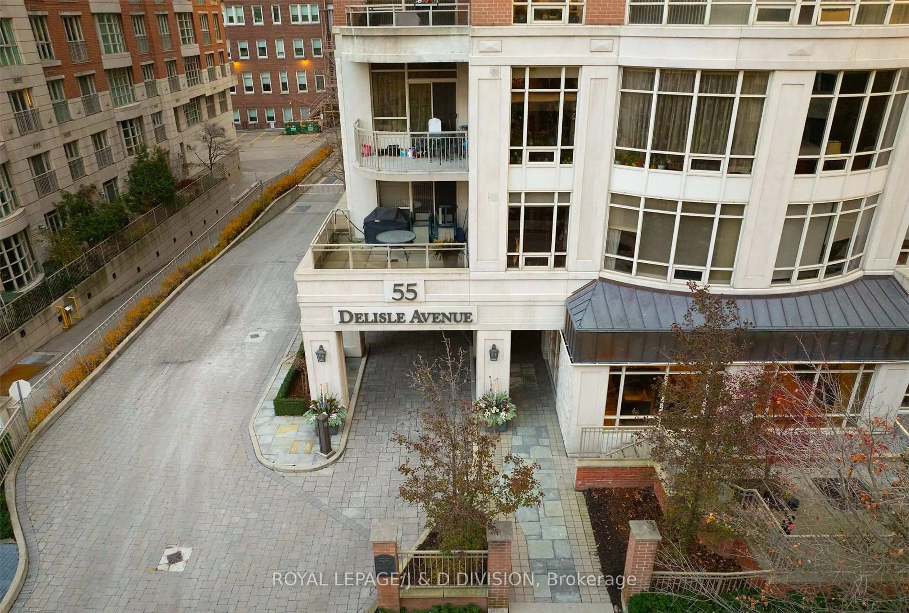 A pic from outside/outdoor area/front of a property/back of a property/a pic from drone, city buildings view from balcony for 55 Delisle Ave #401, Toronto Ontario M4V 3C2