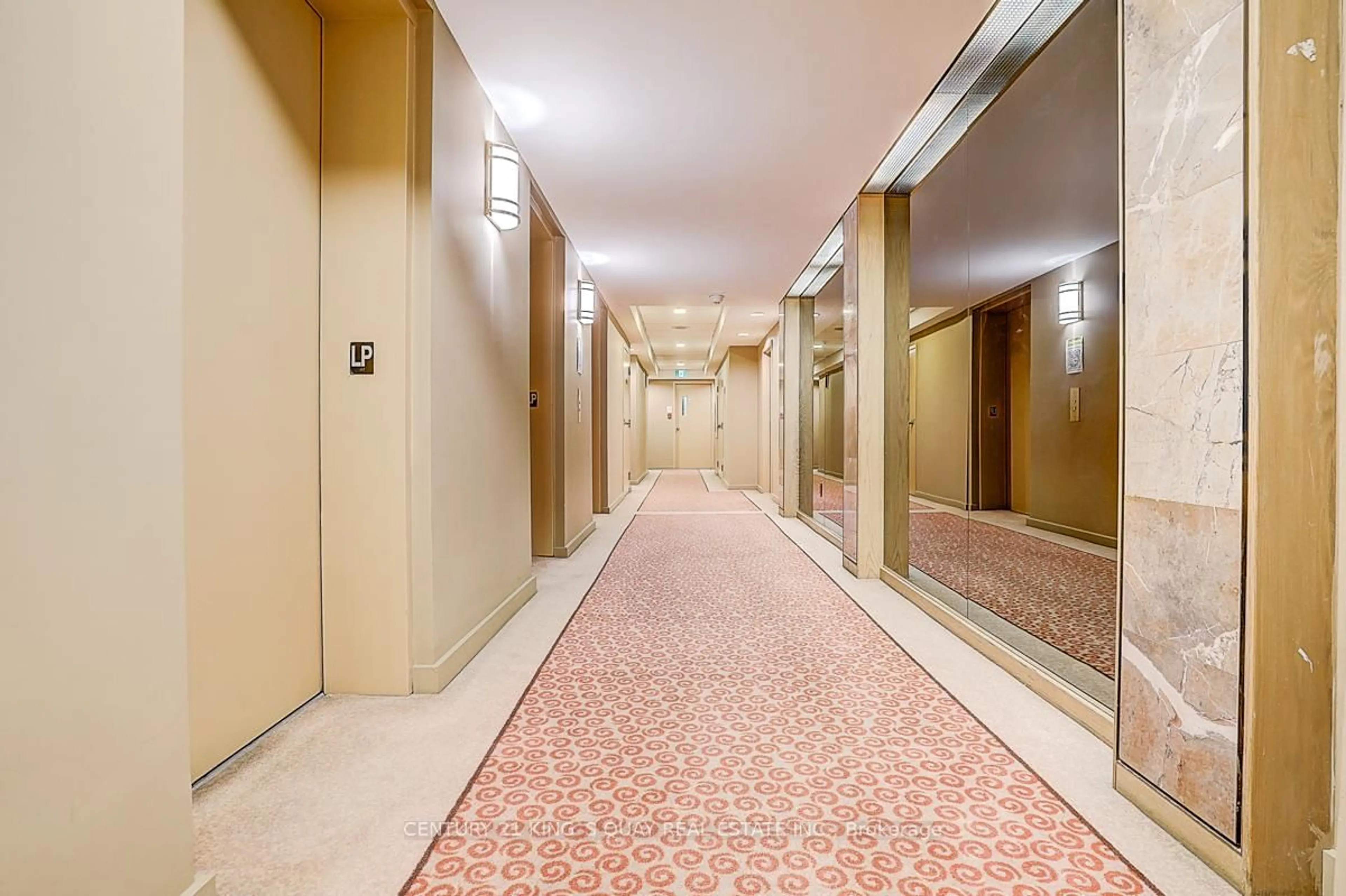 Indoor foyer for 25 Grenville St #LPH2, Toronto Ontario M4Y 2X5