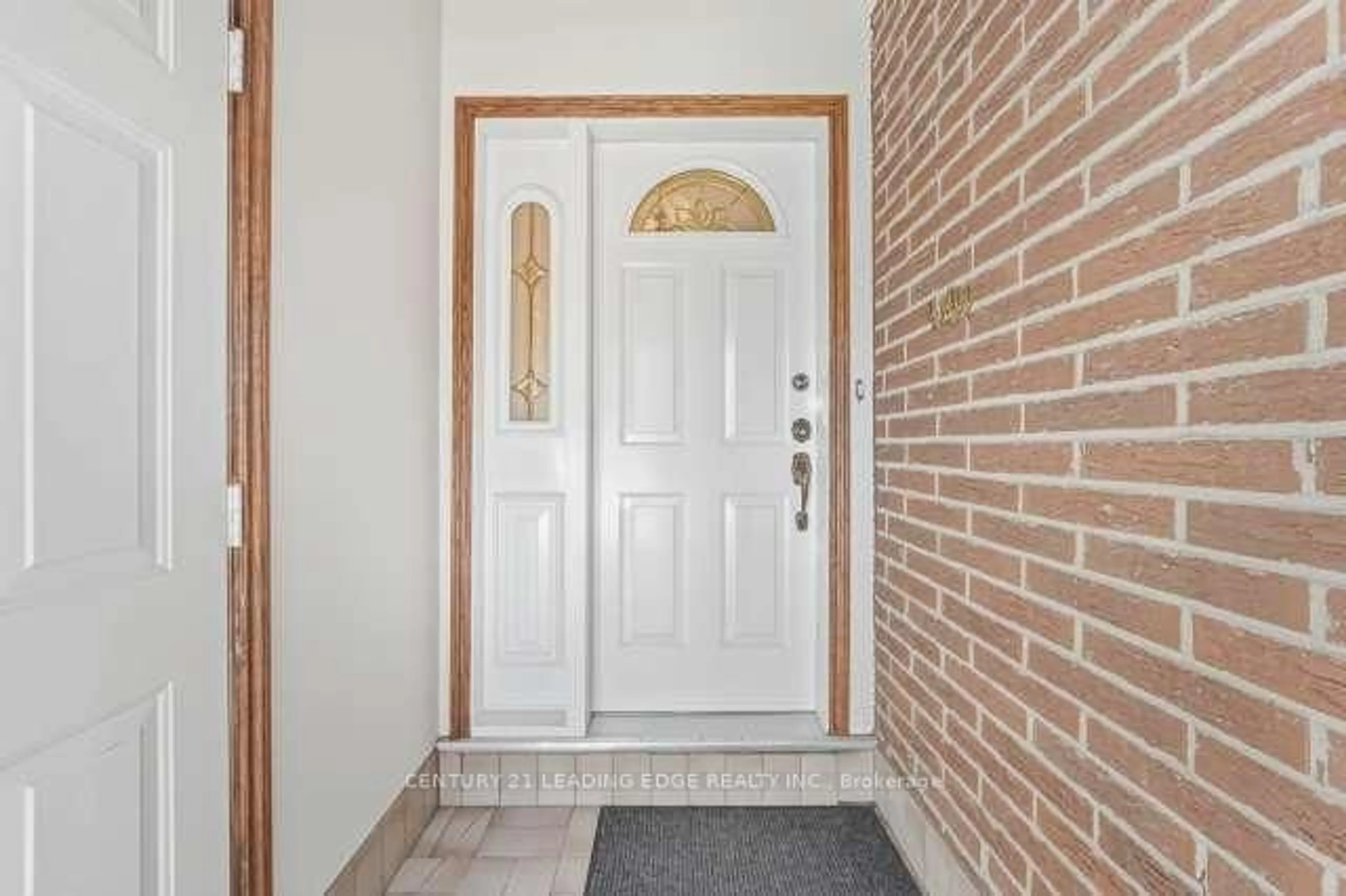 Indoor entryway for 39 Deerford Rd, Toronto Ontario M2J 3H9