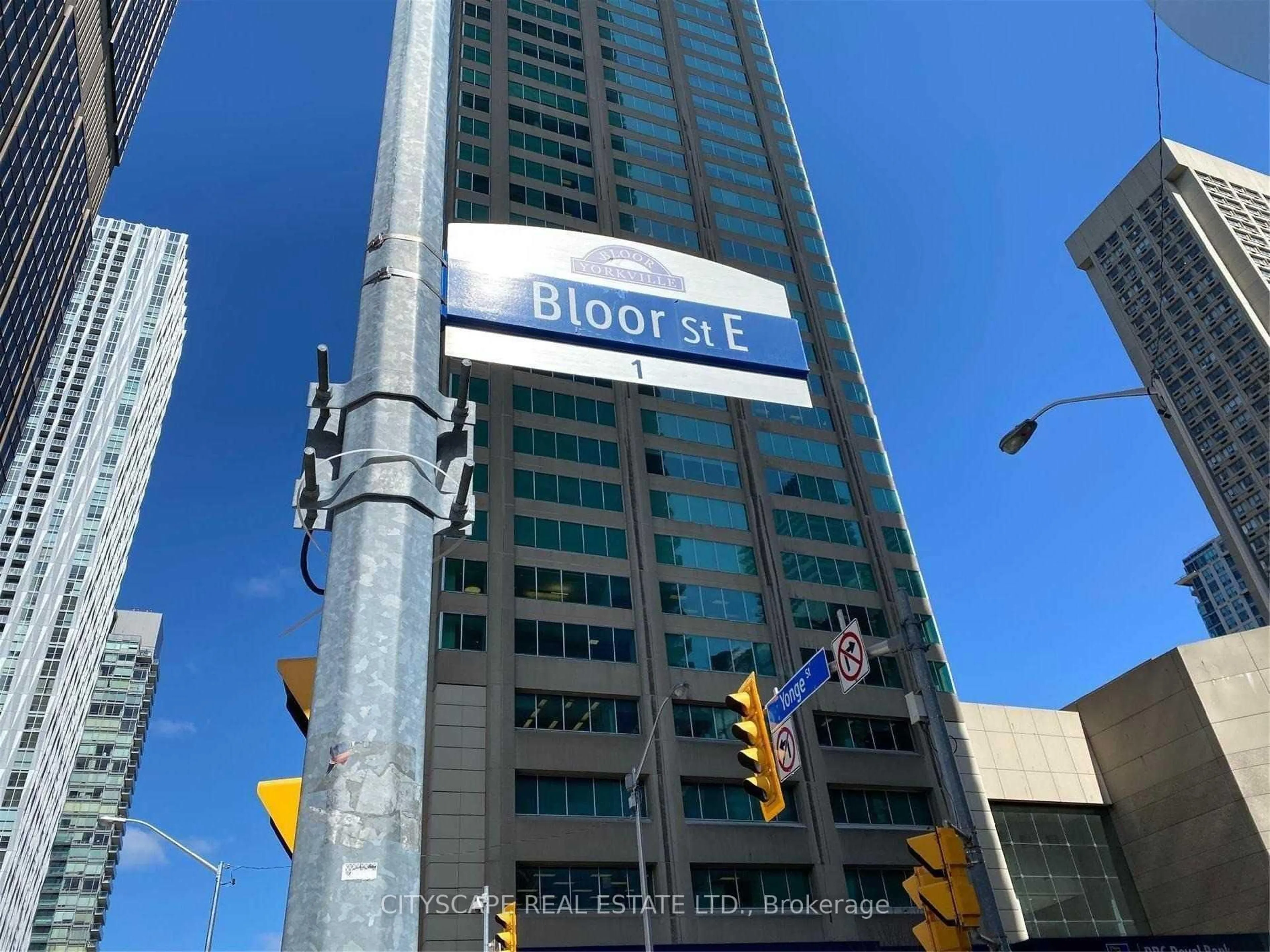 Indoor foyer for 55 Bloor St #Lph8, Toronto Ontario M4W 3W6