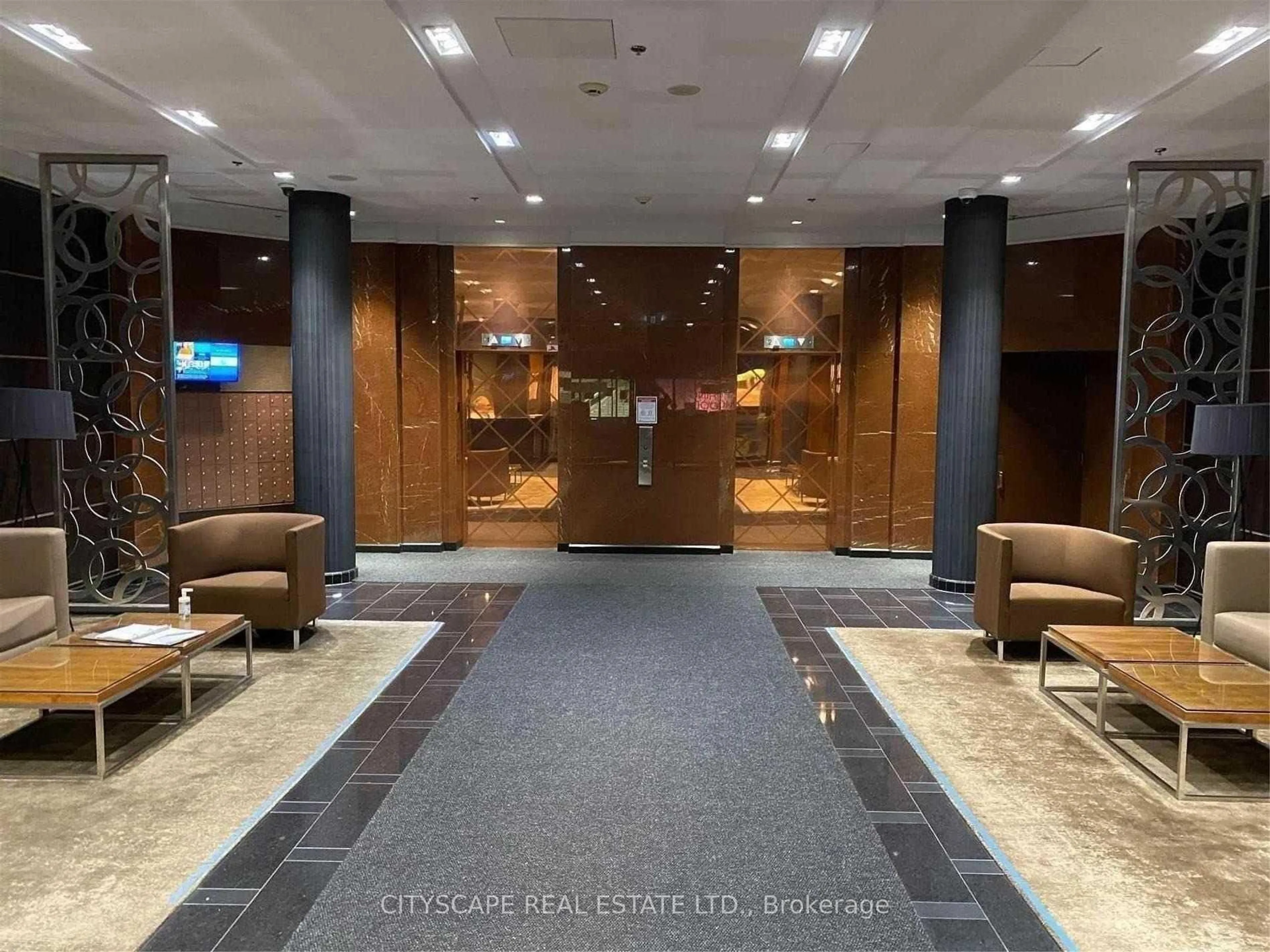 Lobby for 55 Bloor St #Lph8, Toronto Ontario M4W 3W6