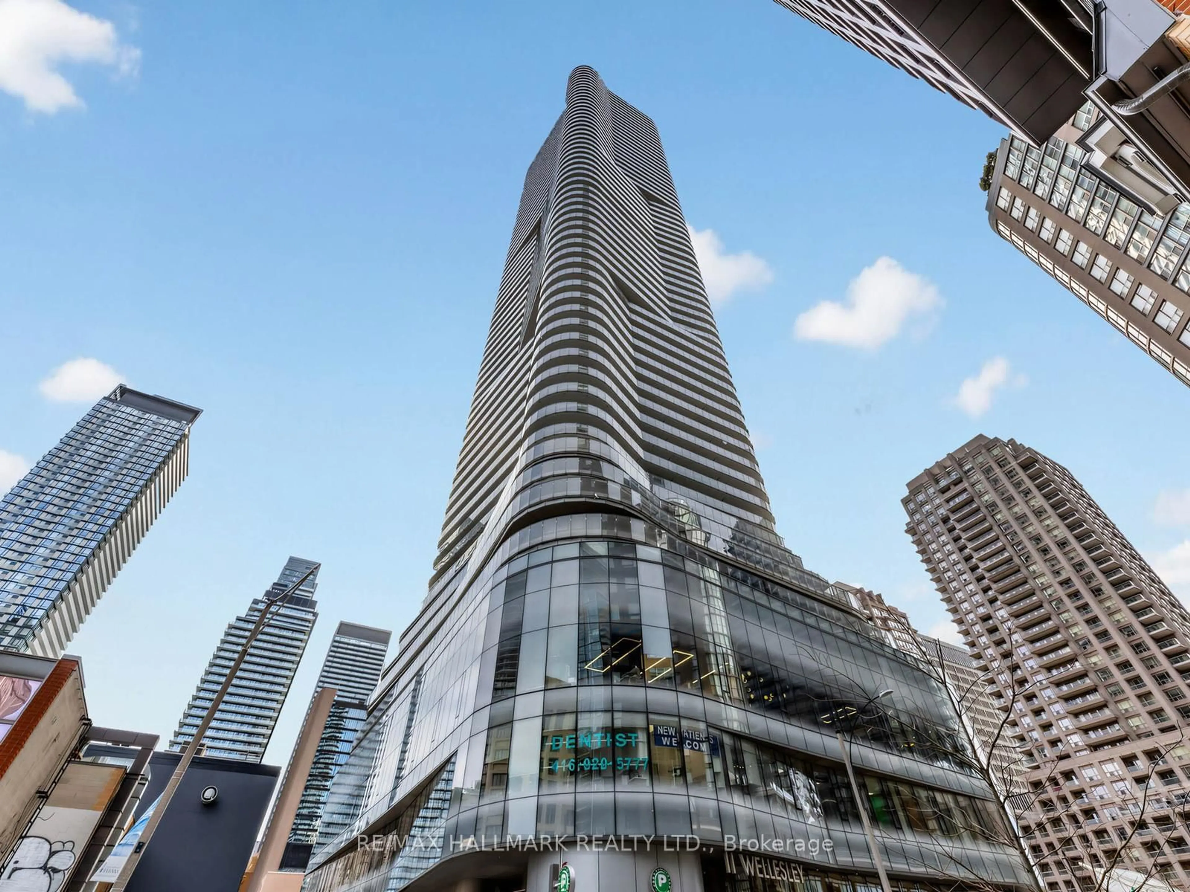 Indoor foyer for 11 Wellesley St #3909, Toronto Ontario M4Y 0G4