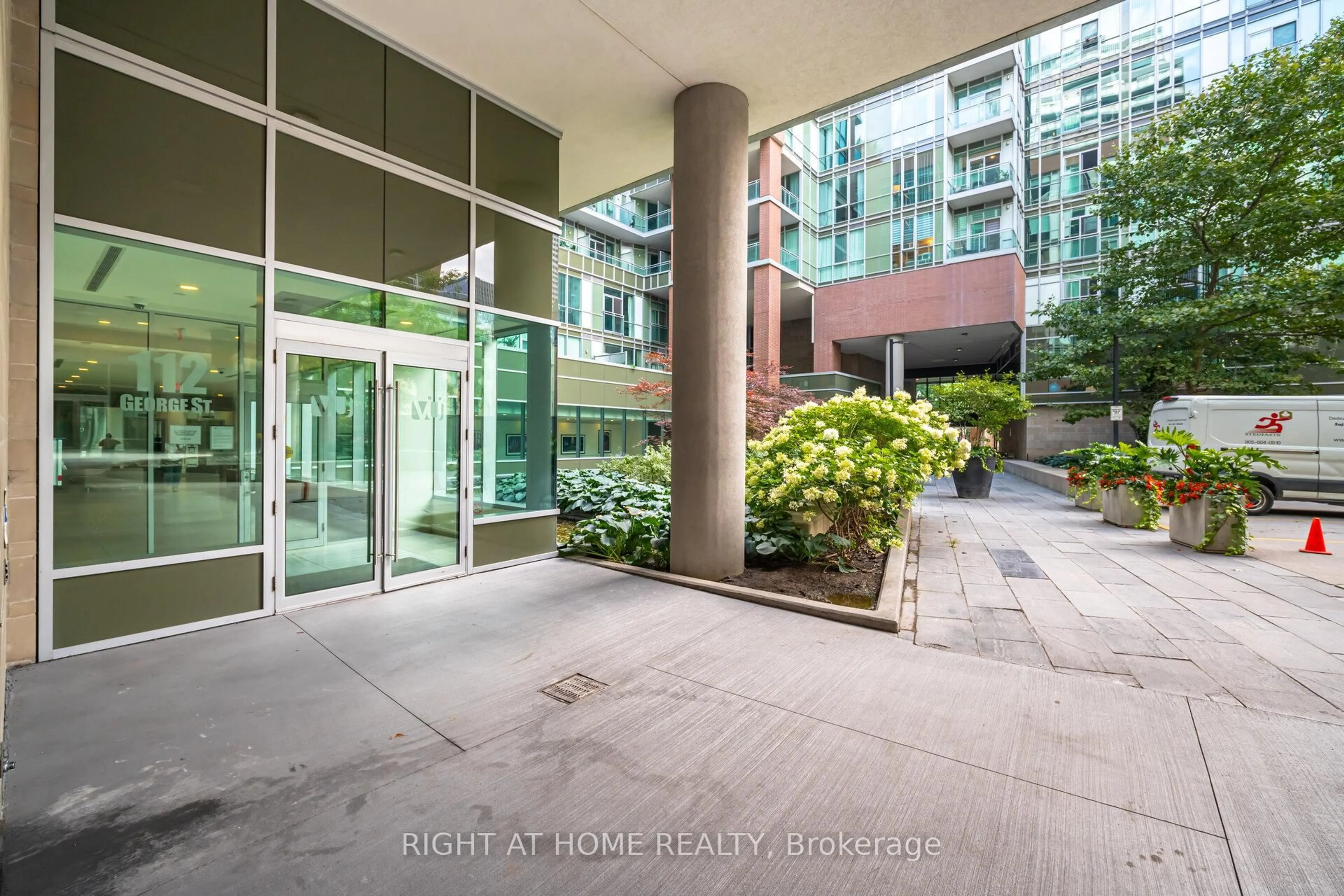 Indoor foyer for 112 George St #S320, Toronto Ontario M5A 2M5