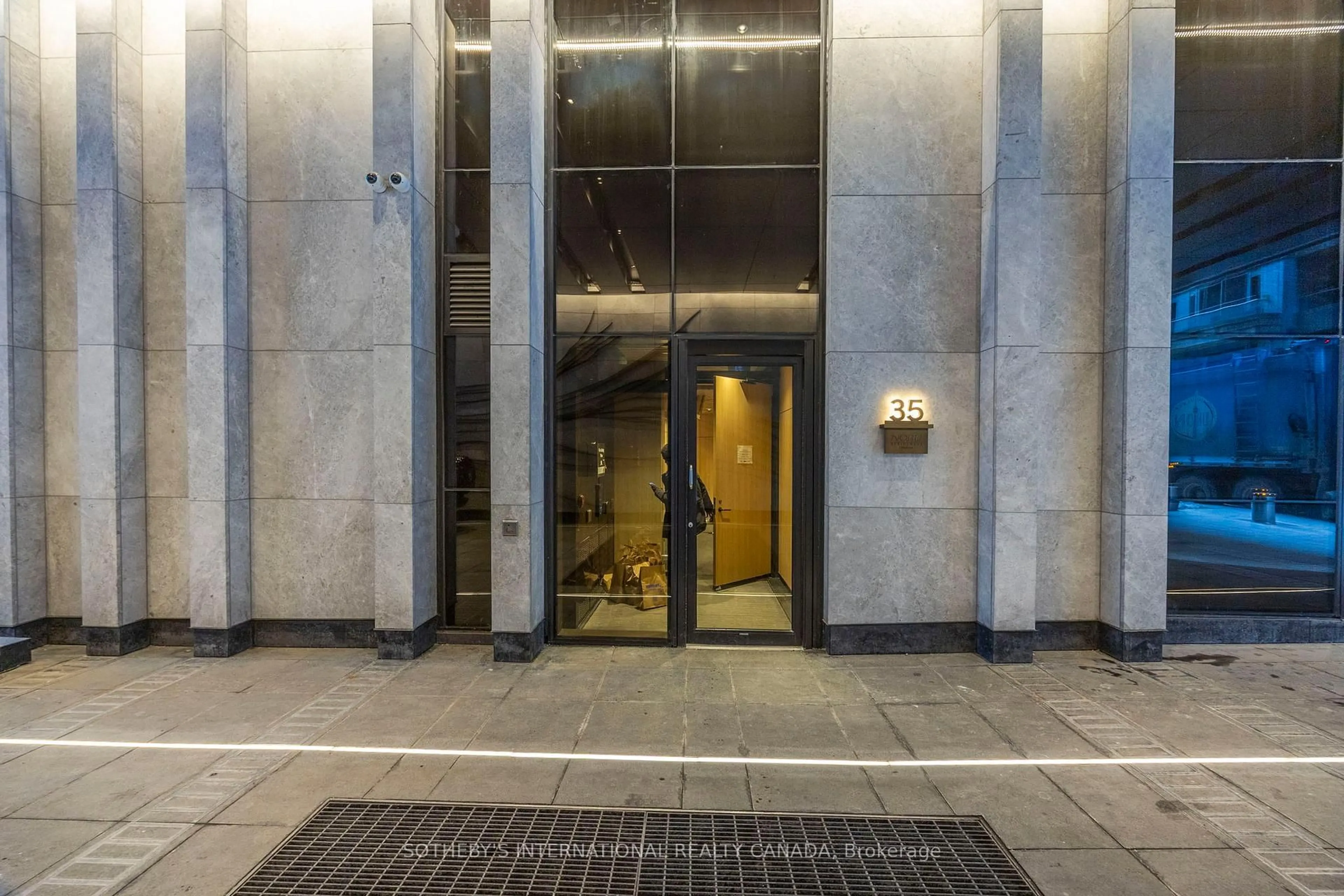 Indoor foyer for 35 Mercer St #2410, Toronto Ontario M5V 0V1