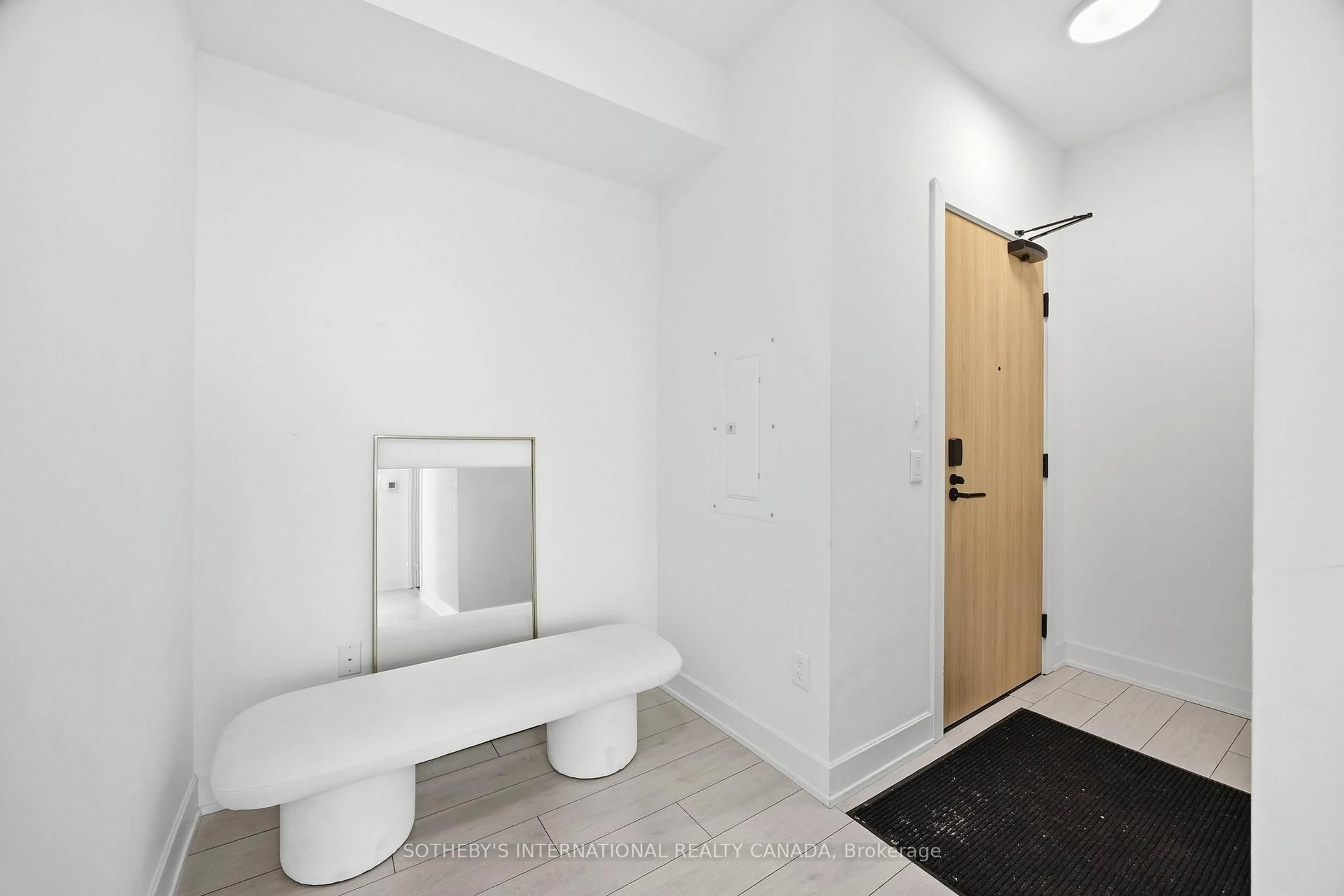 Indoor entryway for 35 Mercer St #2410, Toronto Ontario M5V 0V1
