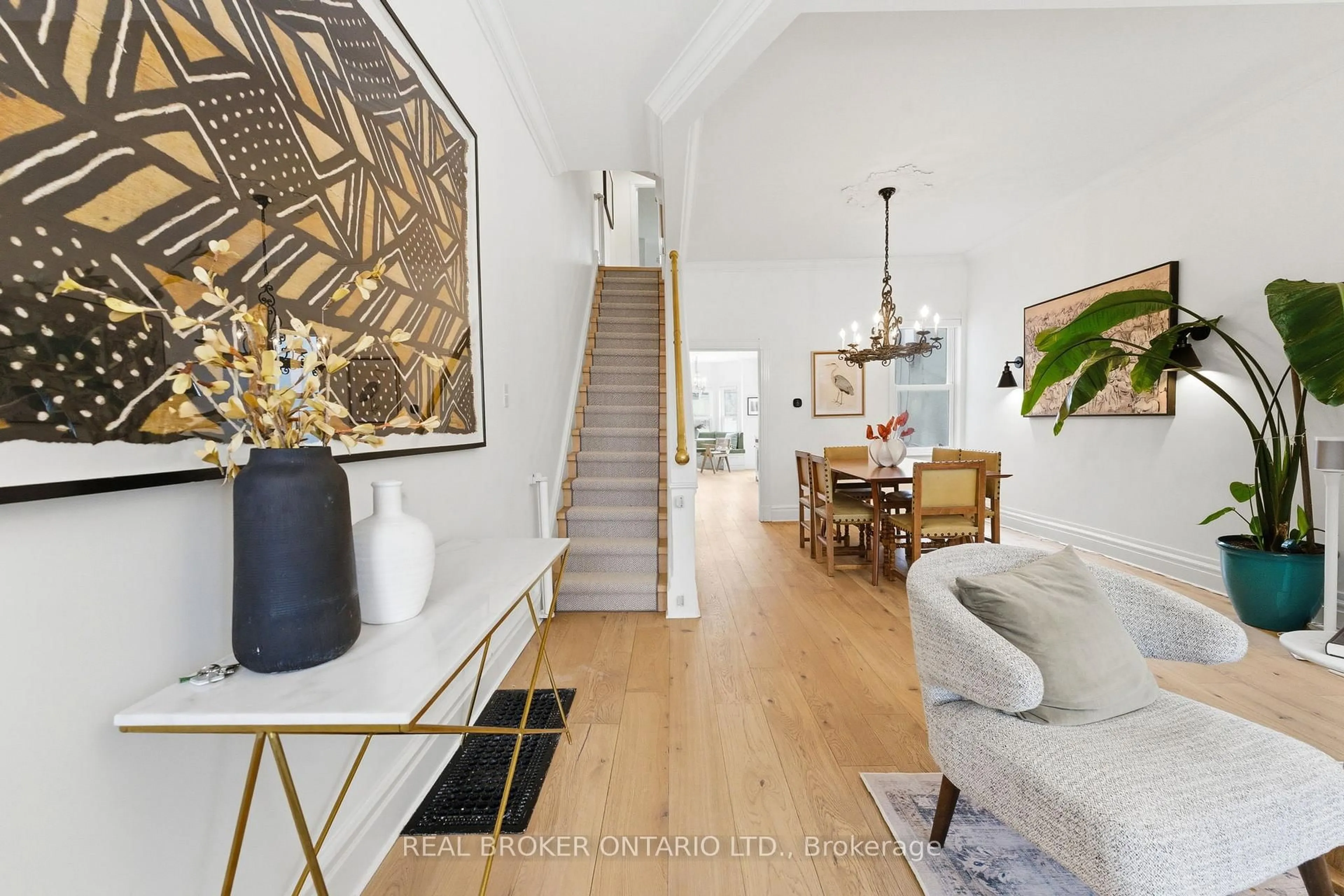 Indoor entryway for 360 Wellesley St, Toronto Ontario M4X 1H4