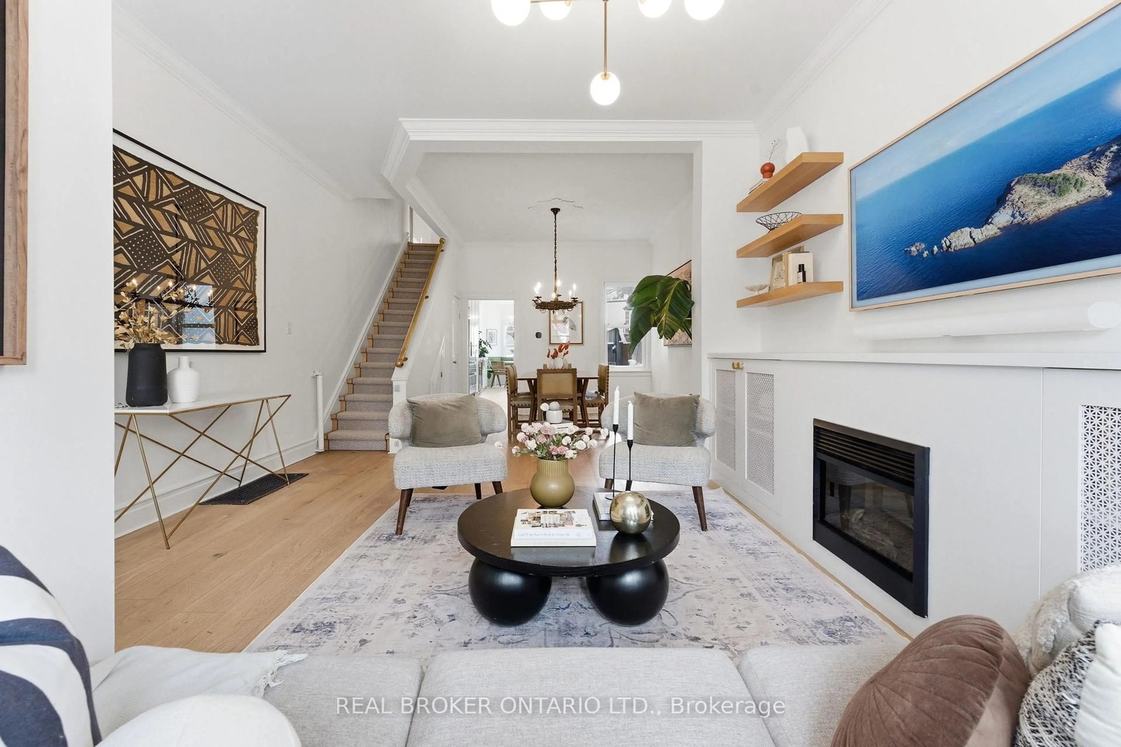 Living room with furniture, wood/laminate floor for 360 Wellesley St, Toronto Ontario M4X 1H4