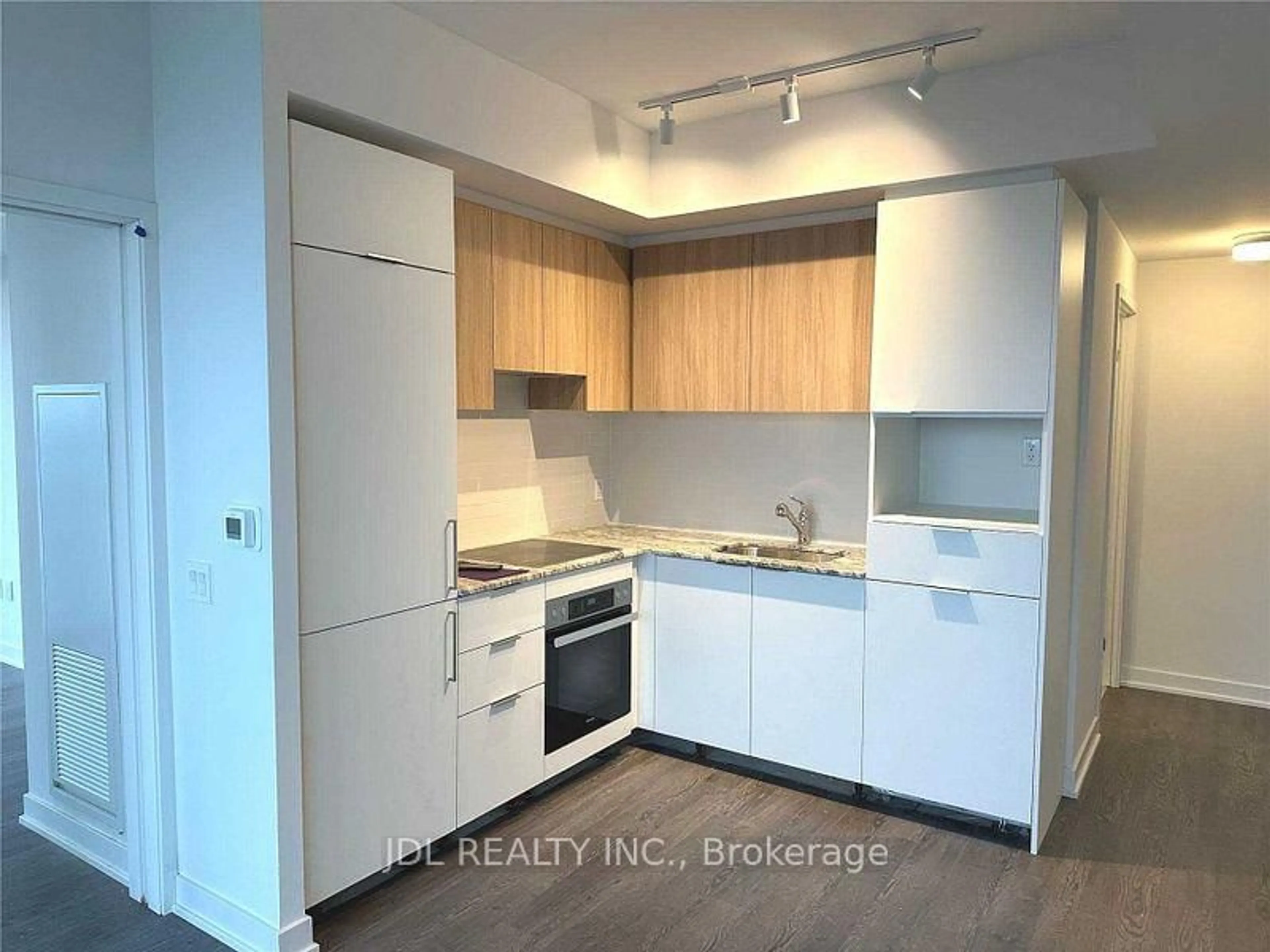 Standard kitchen, wood/laminate floor for 20 O'Neill Rd #1120, Toronto Ontario M3C 0R2