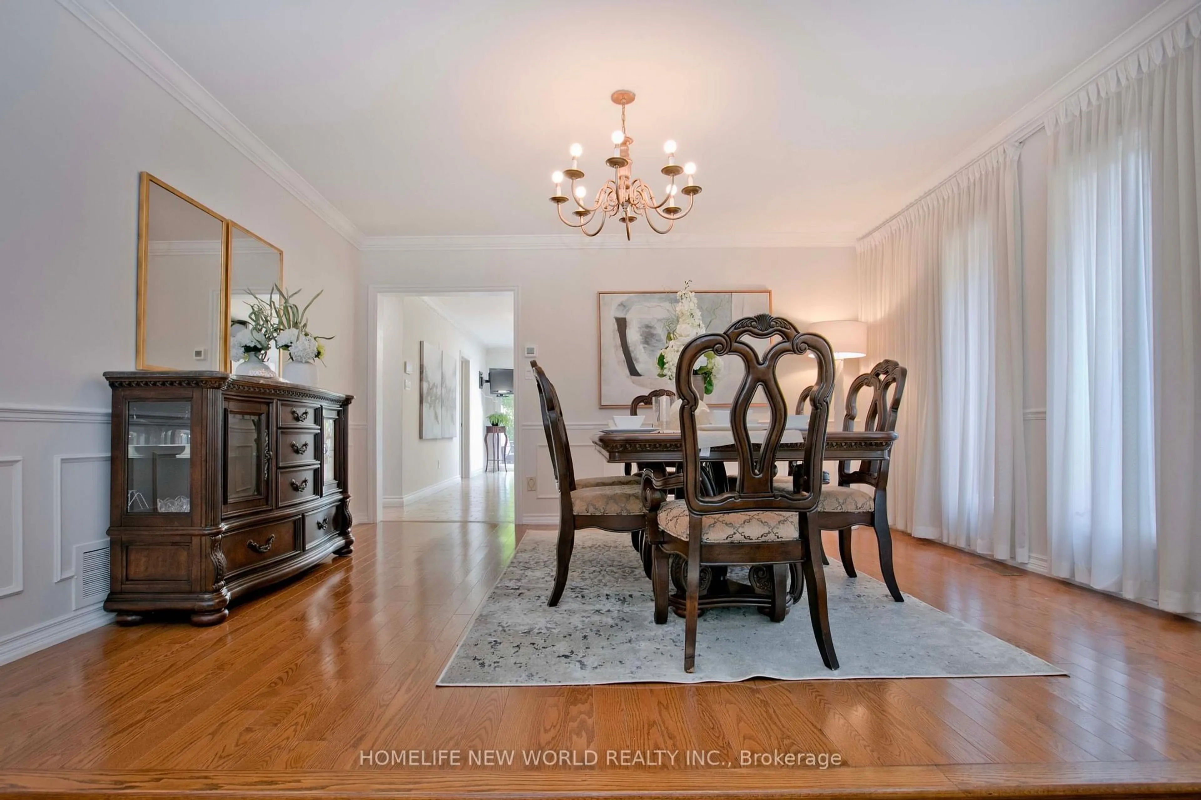 Dining room, wood/laminate floor for 5 Willow Heights Crt, Toronto Ontario M2M 4E8