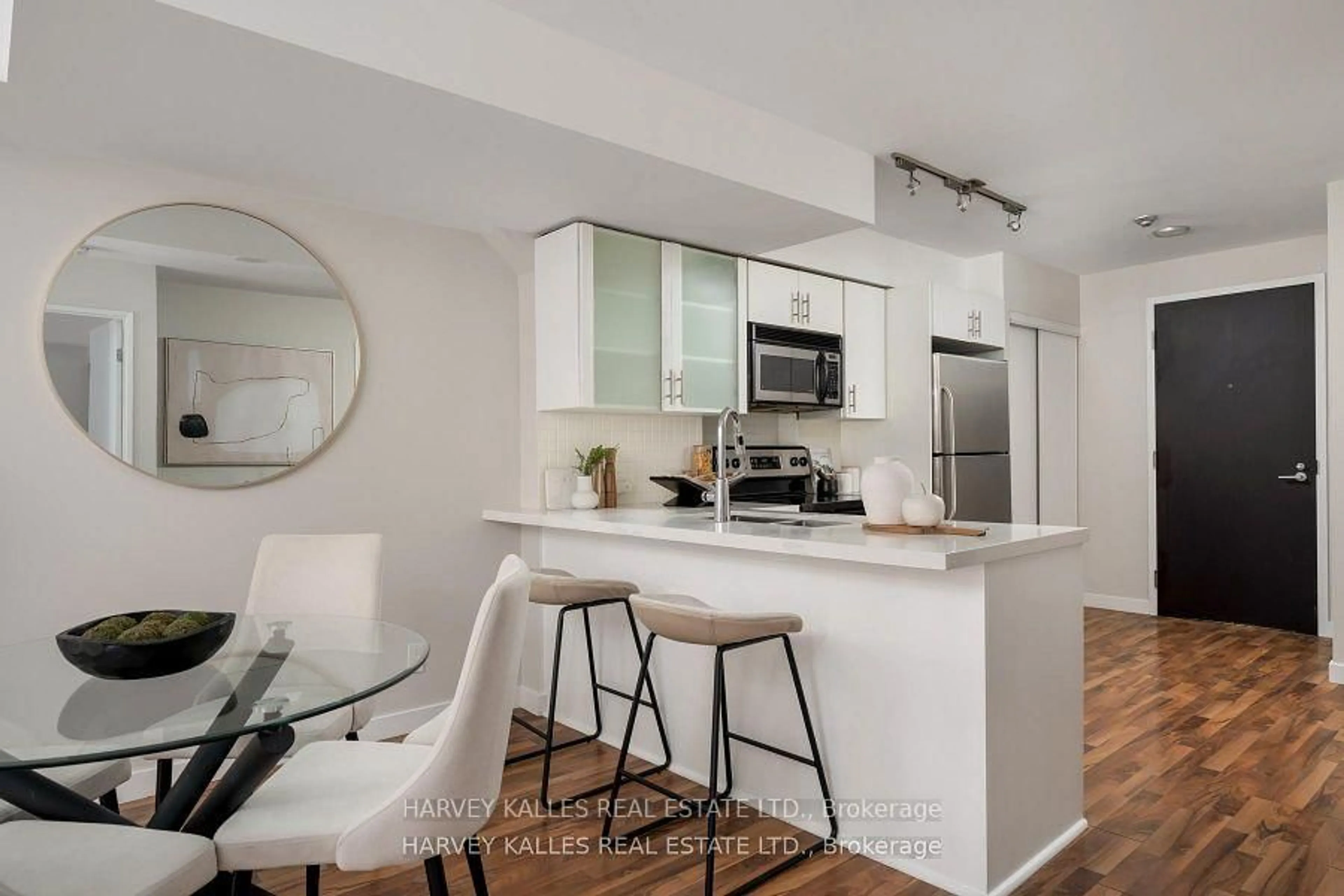 Open concept kitchen, unknown for 1005 King St #301, Toronto Ontario M6K 3M8