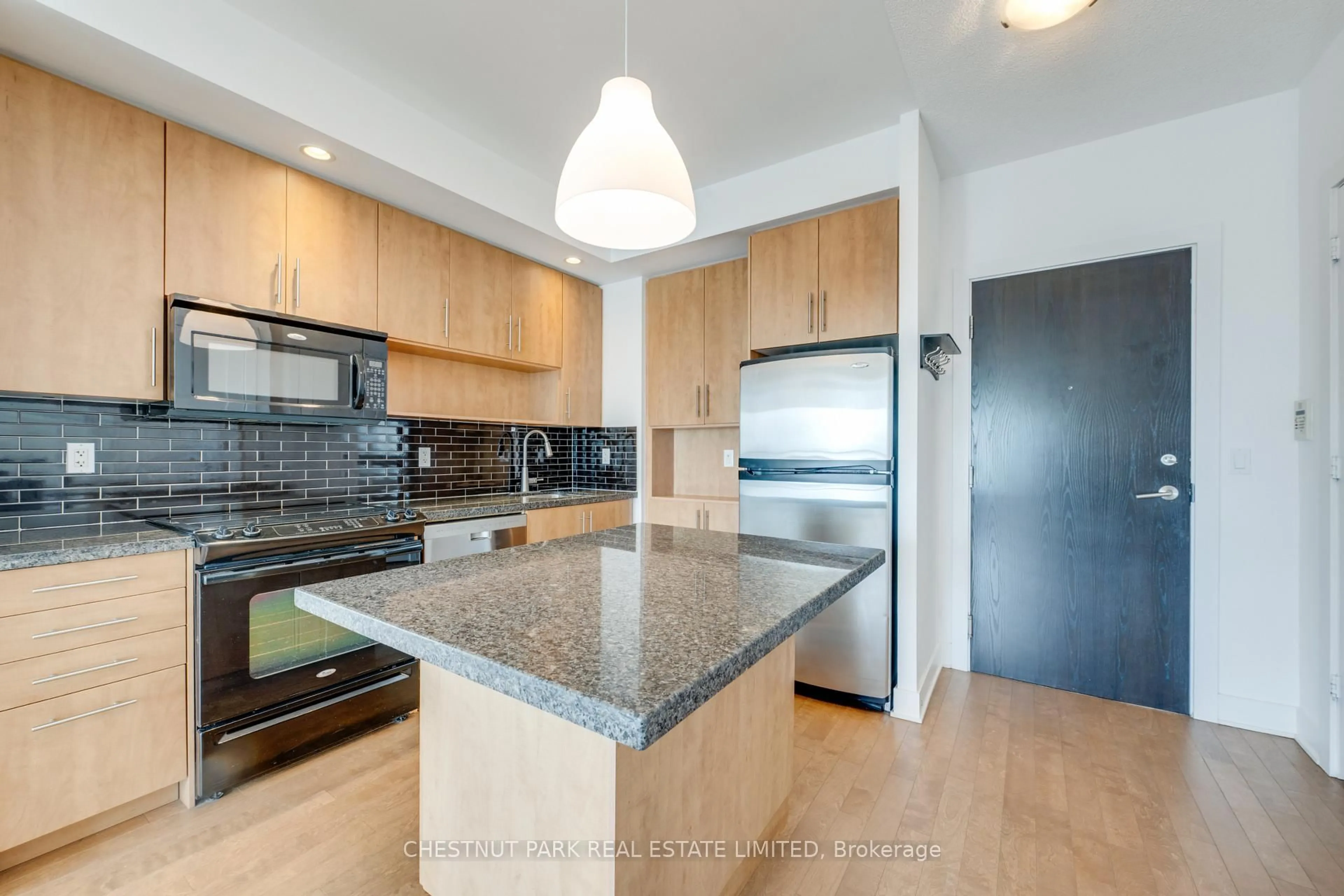 Open concept kitchen, unknown for 120 Homewood Ave #3001, Toronto Ontario M4Y 2J3