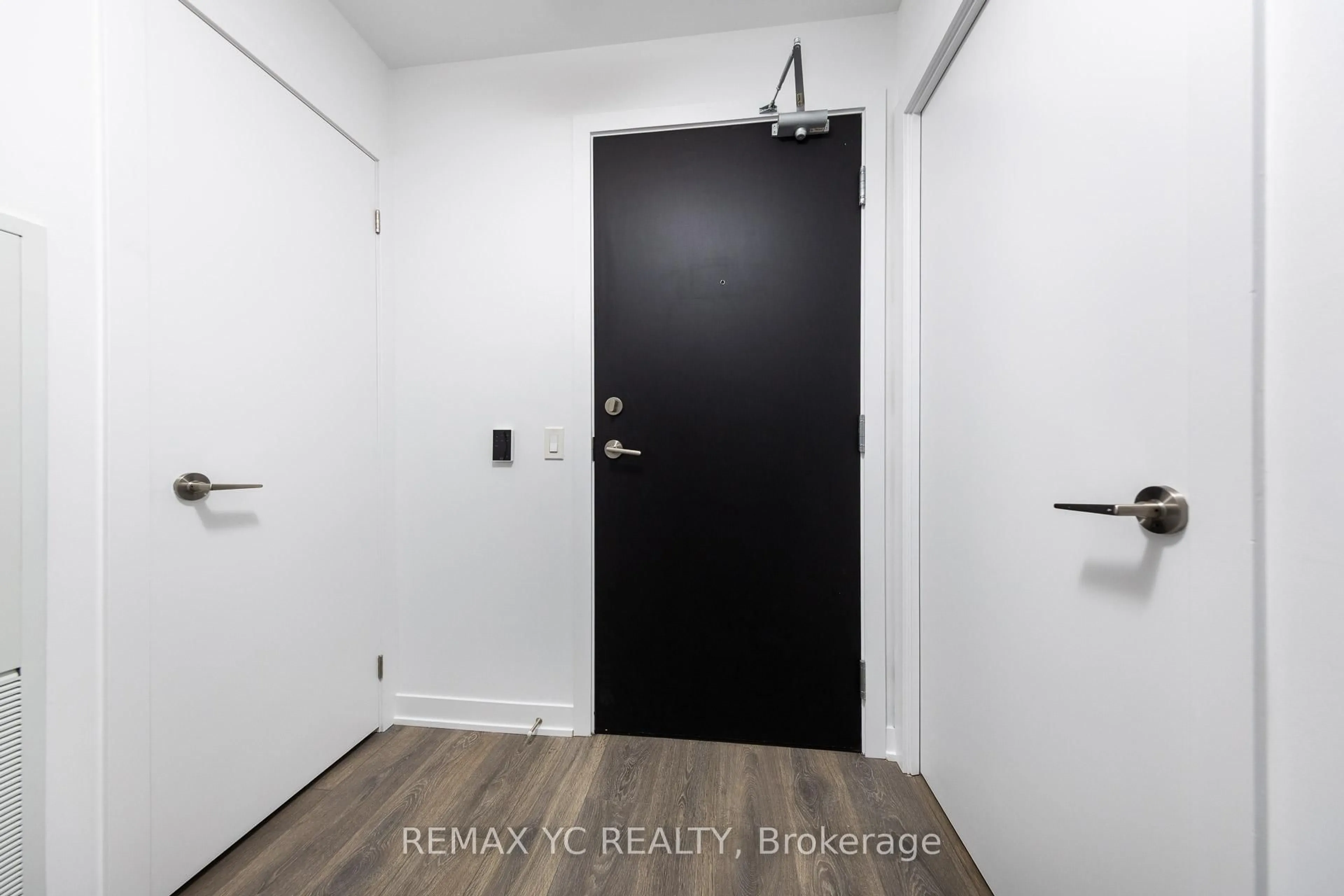 Indoor entryway for 87 Peter St #3508, Toronto Ontario M5V 0P1
