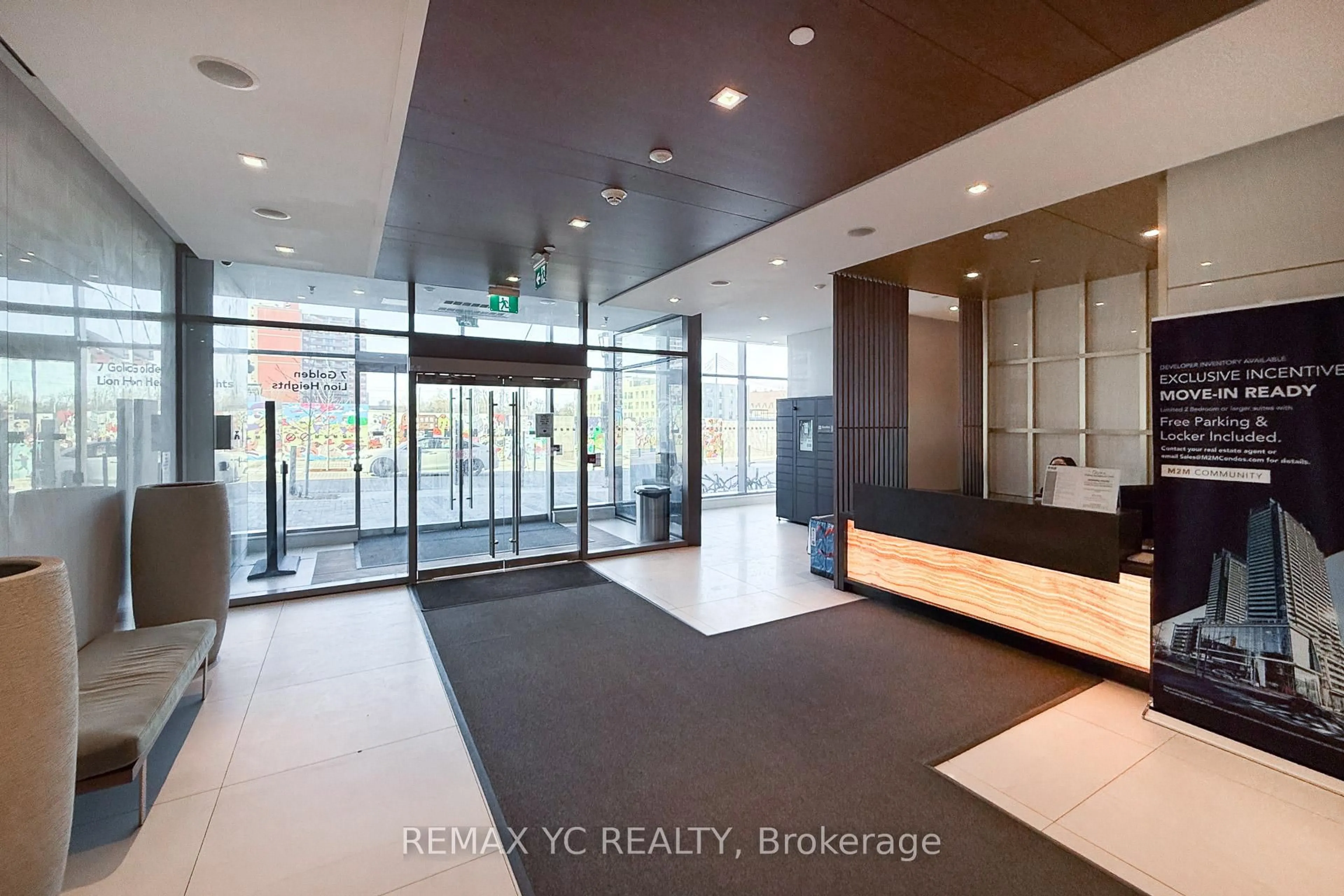 Indoor foyer for 7 Golden Lion Hts #835, Toronto Ontario M2M 0C1