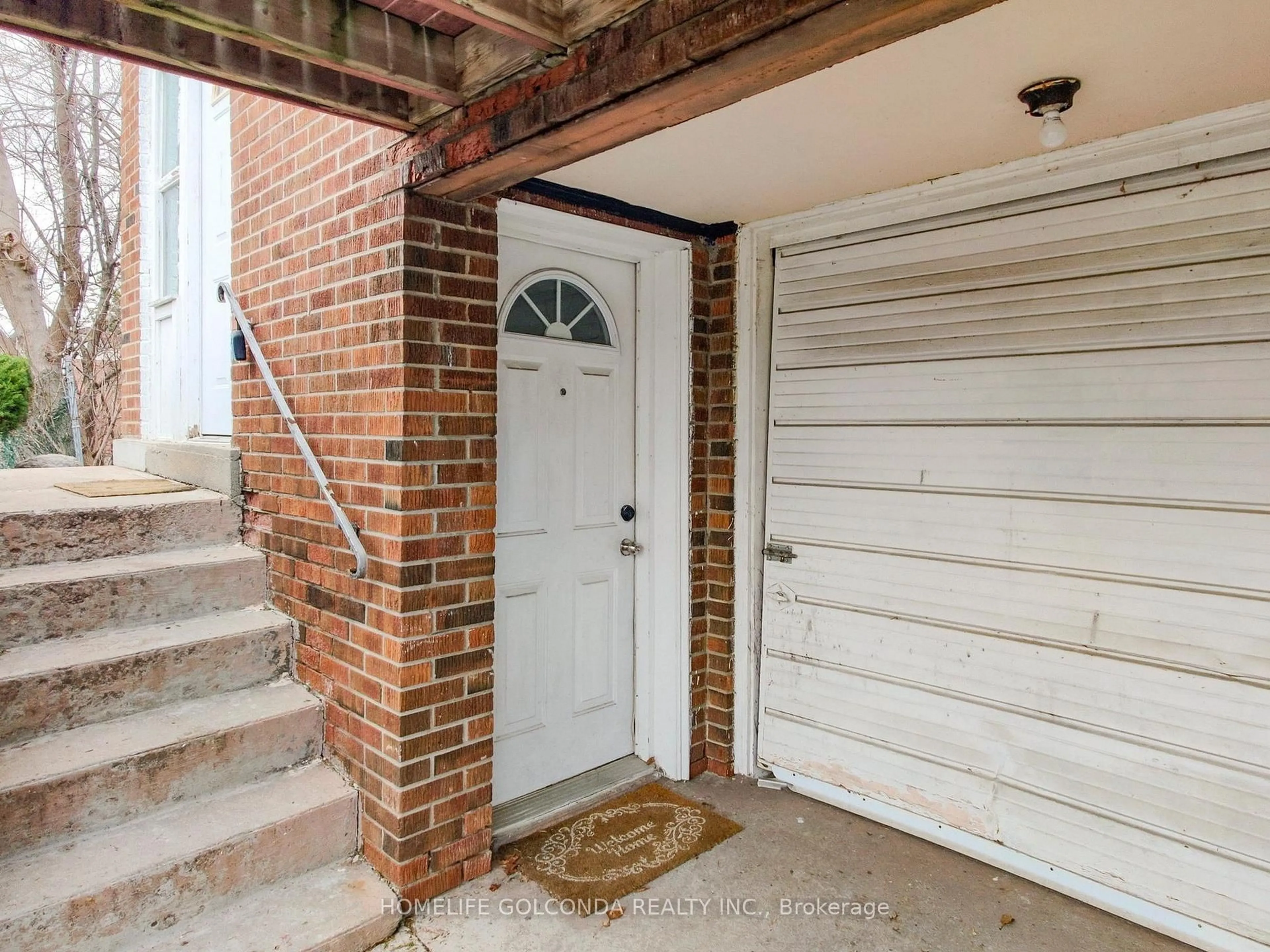 Indoor entryway for 81 Sexton Cres, Toronto Ontario M2H 2L7
