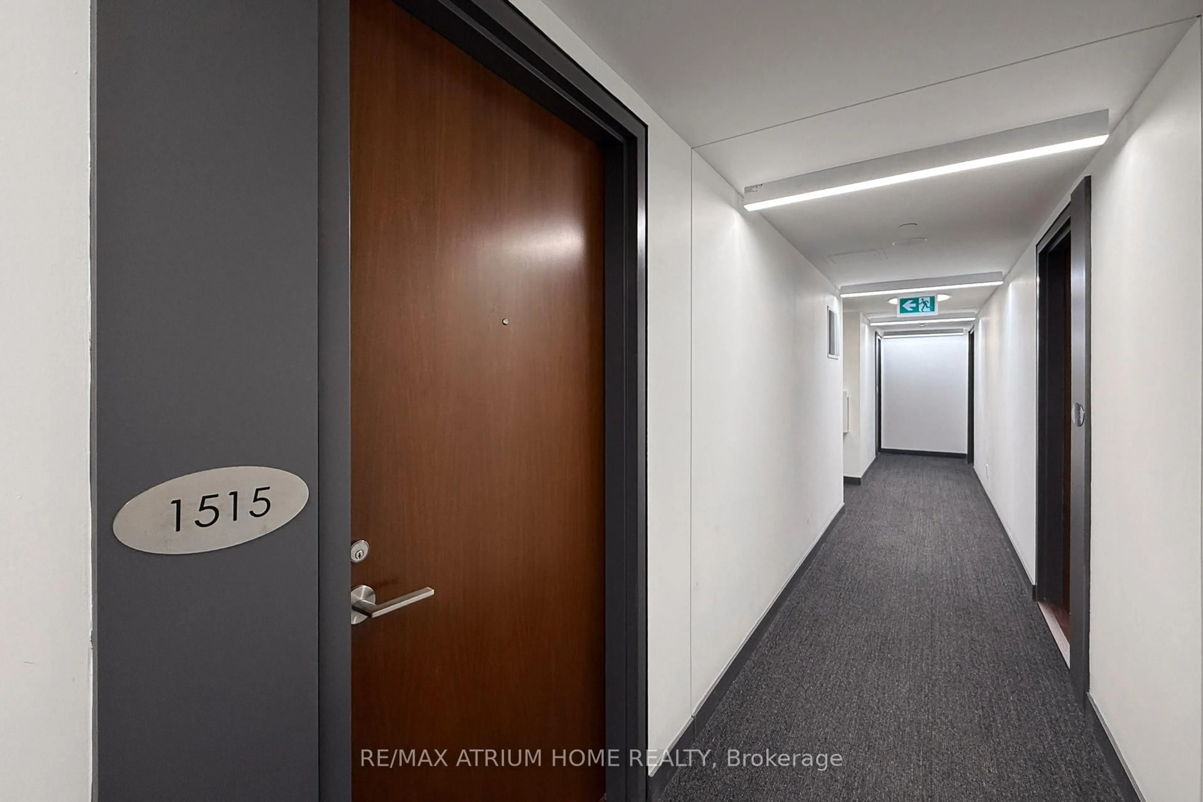 Indoor foyer for 120 Varna Dr #1515, Toronto Ontario M6A 0B3