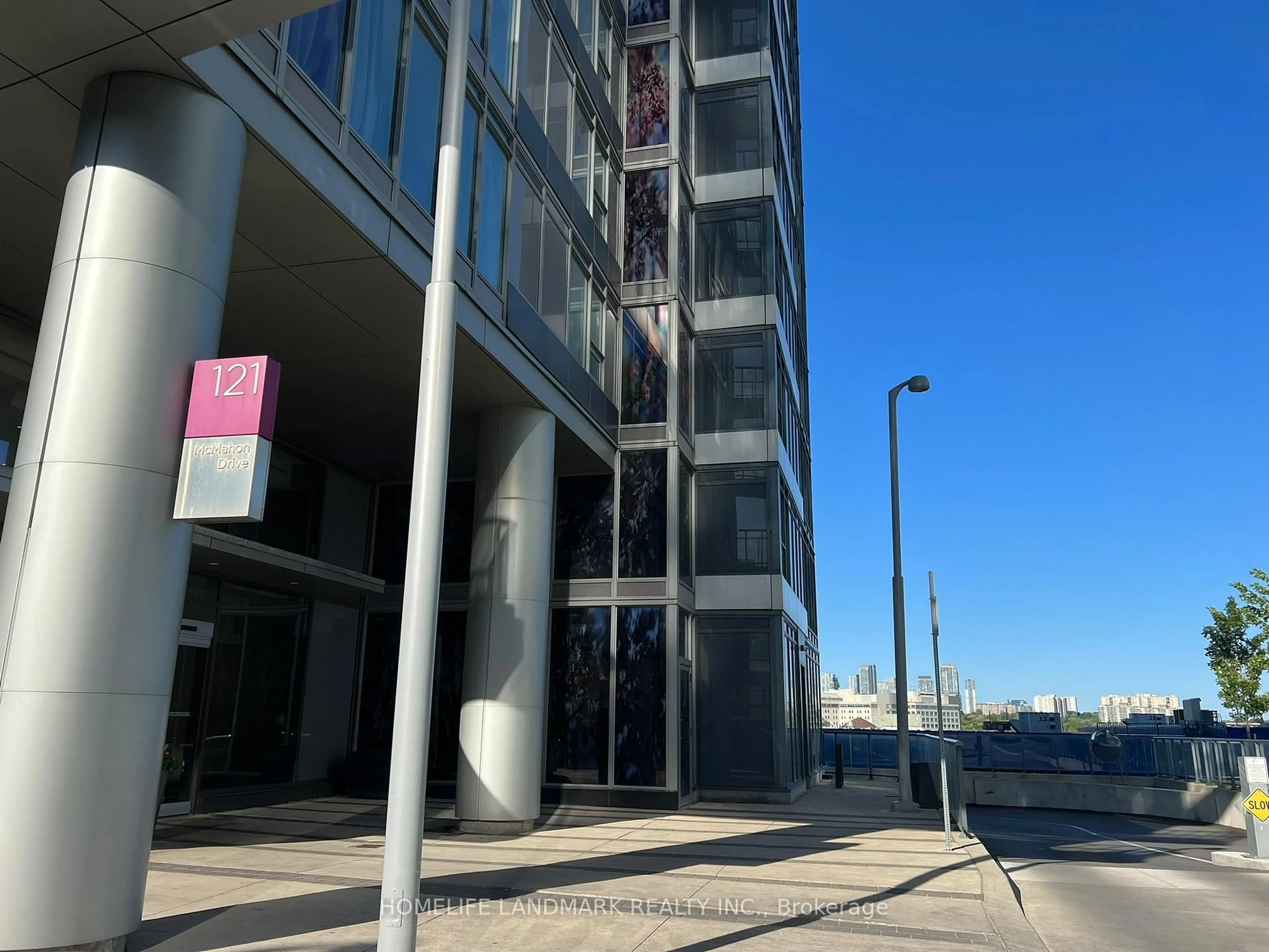 Indoor foyer for 121 Mcmahon Dr #2811, Toronto Ontario M2K 0C2