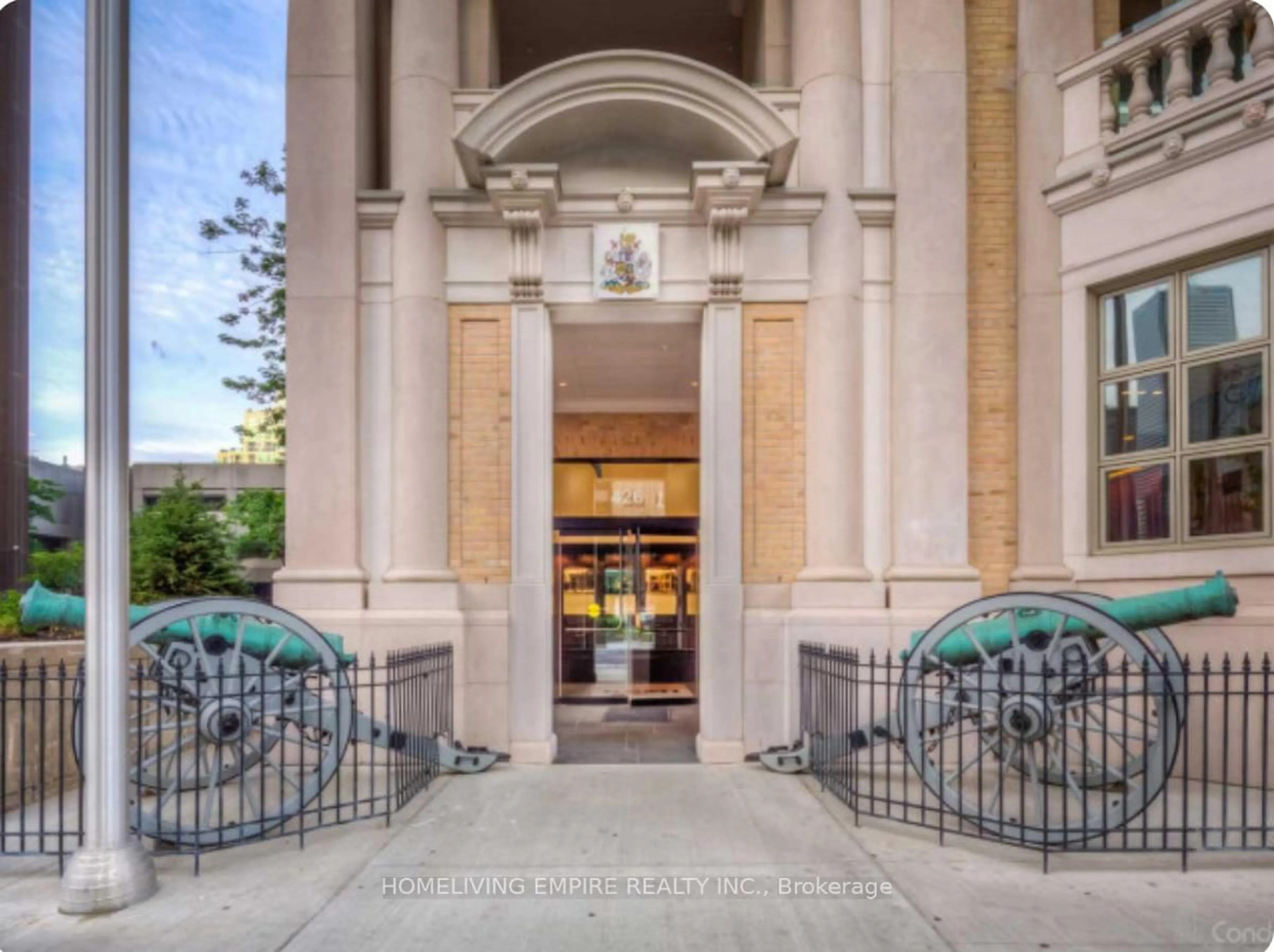 Indoor foyer for 426 University Ave #2703, Toronto Ontario M5G 1S9