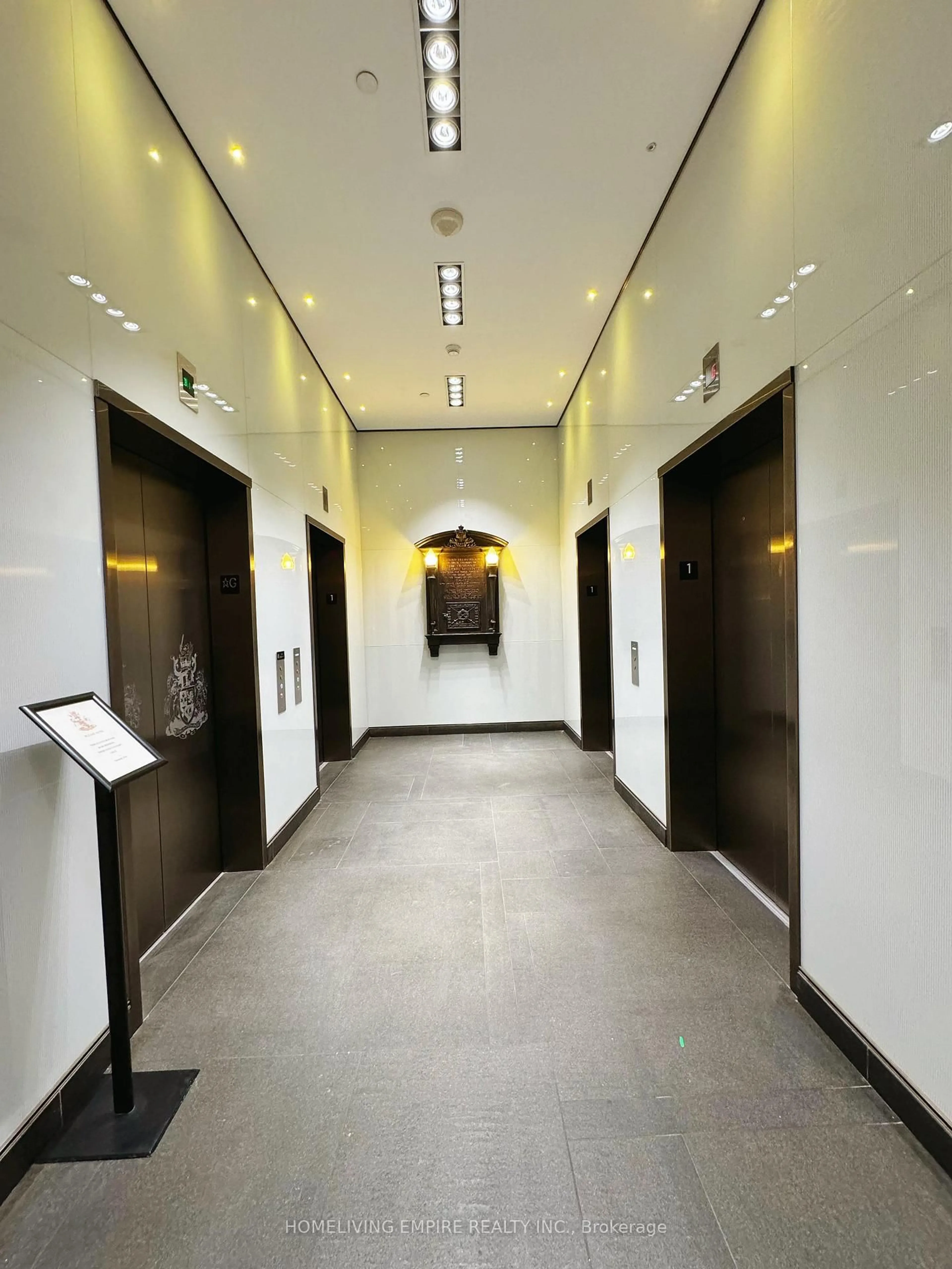 Indoor foyer for 426 University Ave #2703, Toronto Ontario M5G 1S9