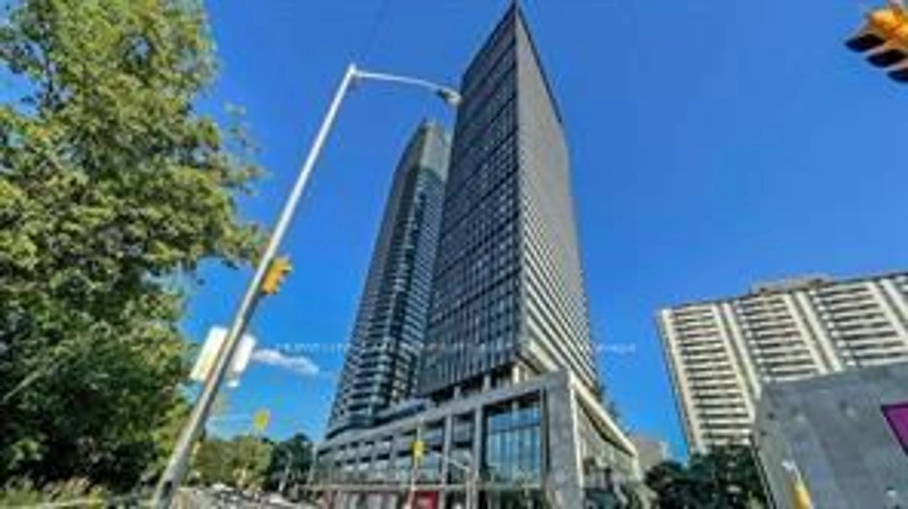 Indoor foyer for 575 bloor St #2205, Toronto Ontario M4W 0B2