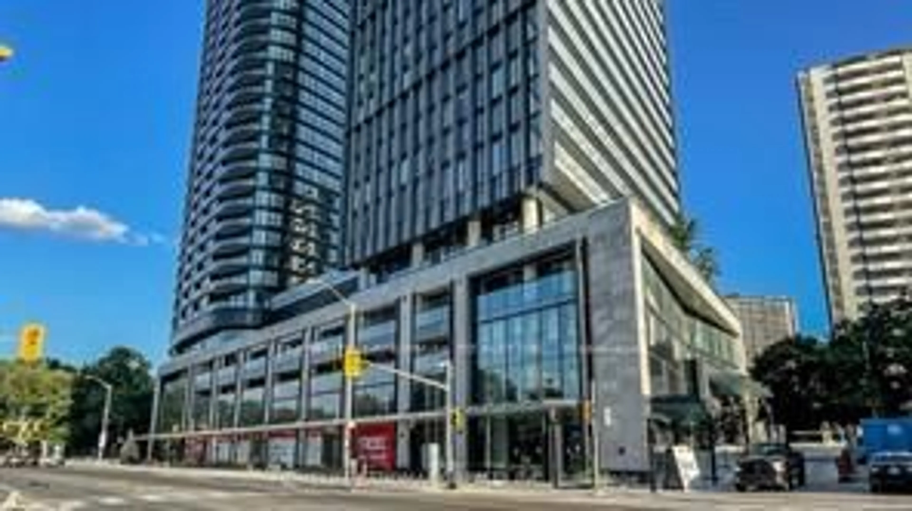 Indoor foyer for 575 bloor St #2205, Toronto Ontario M4W 0B2