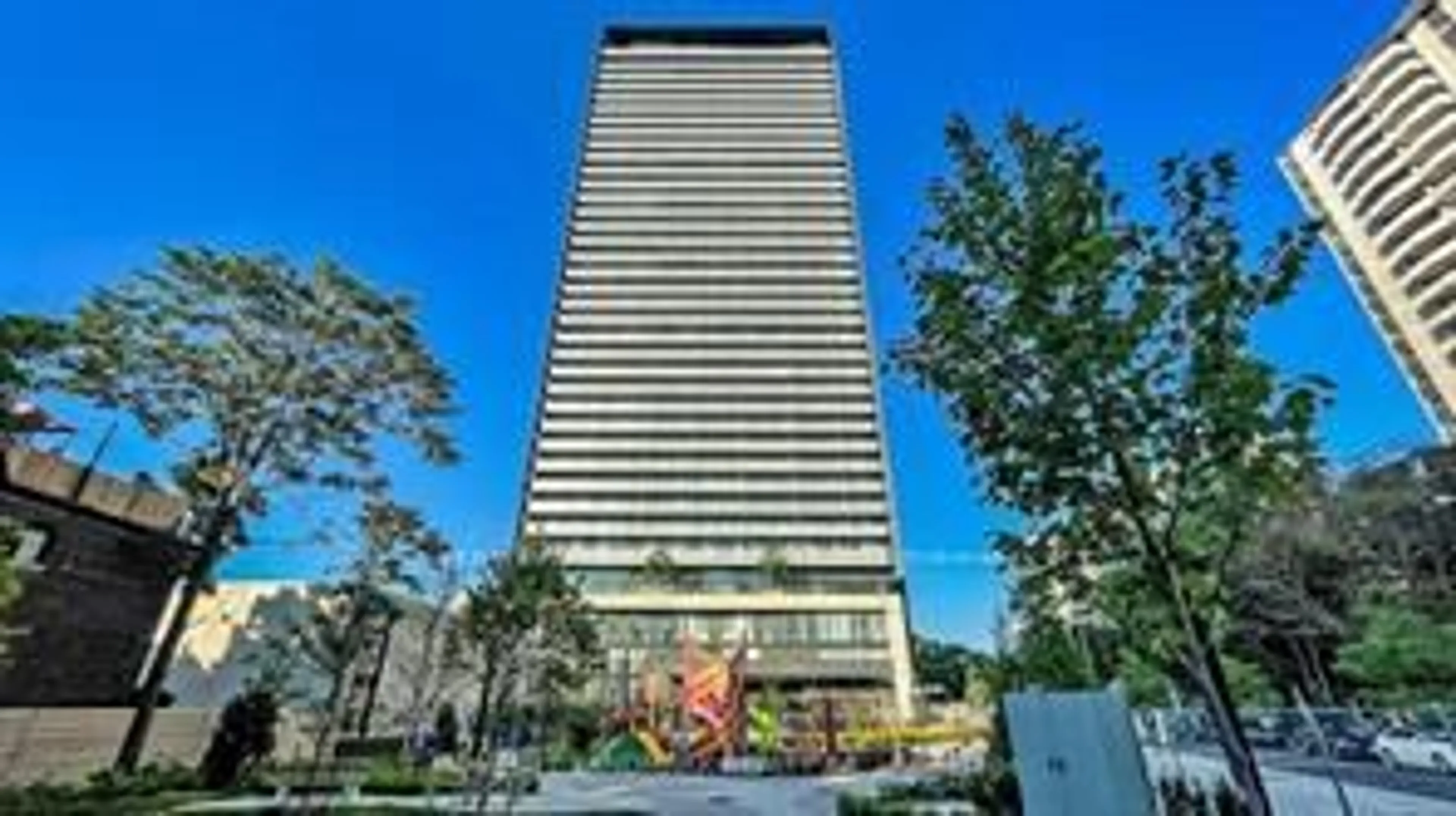 Indoor foyer for 575 bloor St #2205, Toronto Ontario M4W 0B2
