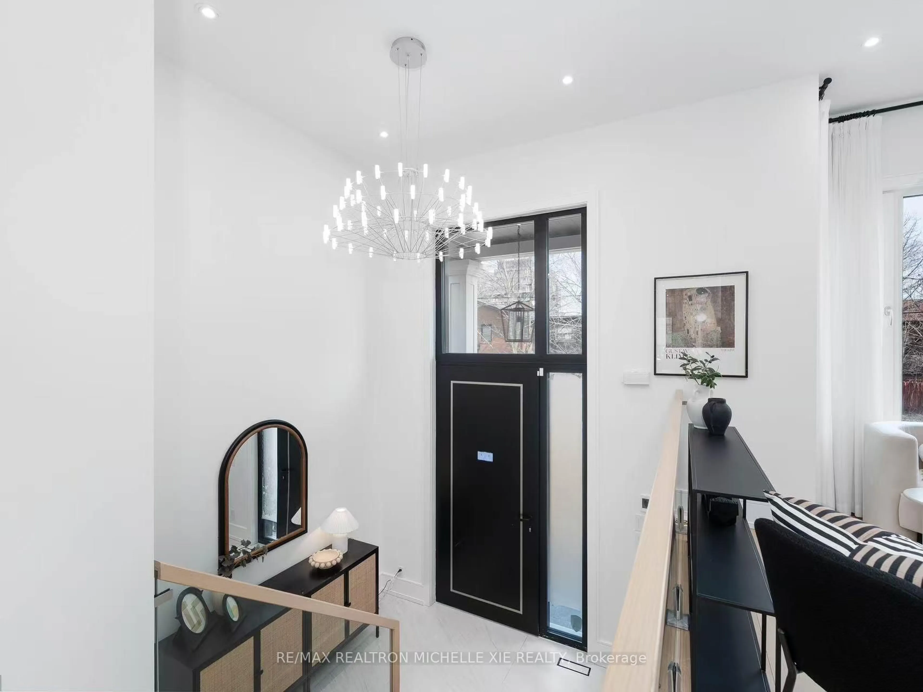 Unknown for 132 Duplex Ave, Toronto Ontario M5P 2A7