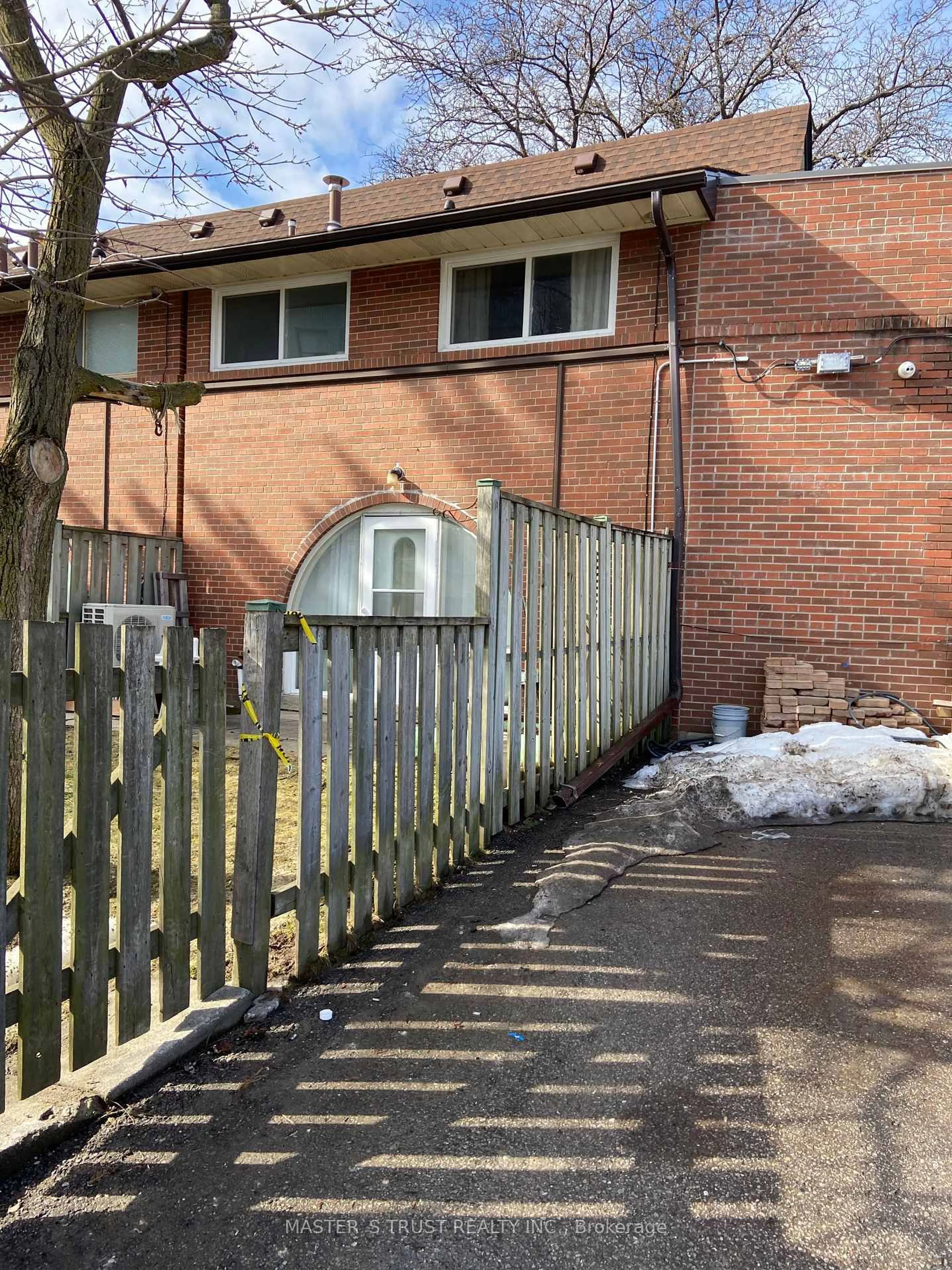 Unknown for 10 Esterbrooke Ave #35, Toronto Ontario M2J 2C2