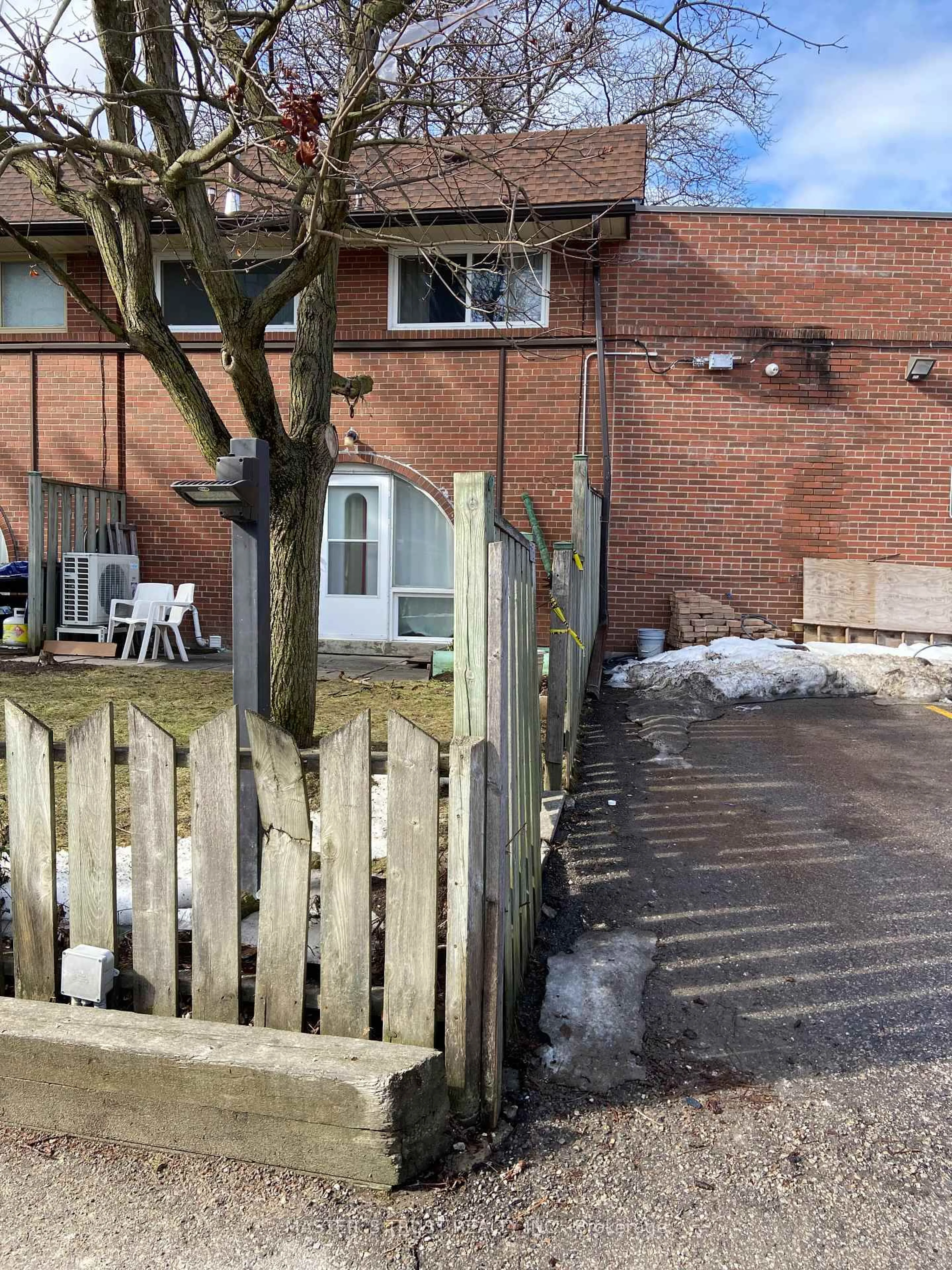 A pic from outside/outdoor area/front of a property/back of a property/a pic from drone, street for 10 Esterbrooke Ave #35, Toronto Ontario M2J 2C2