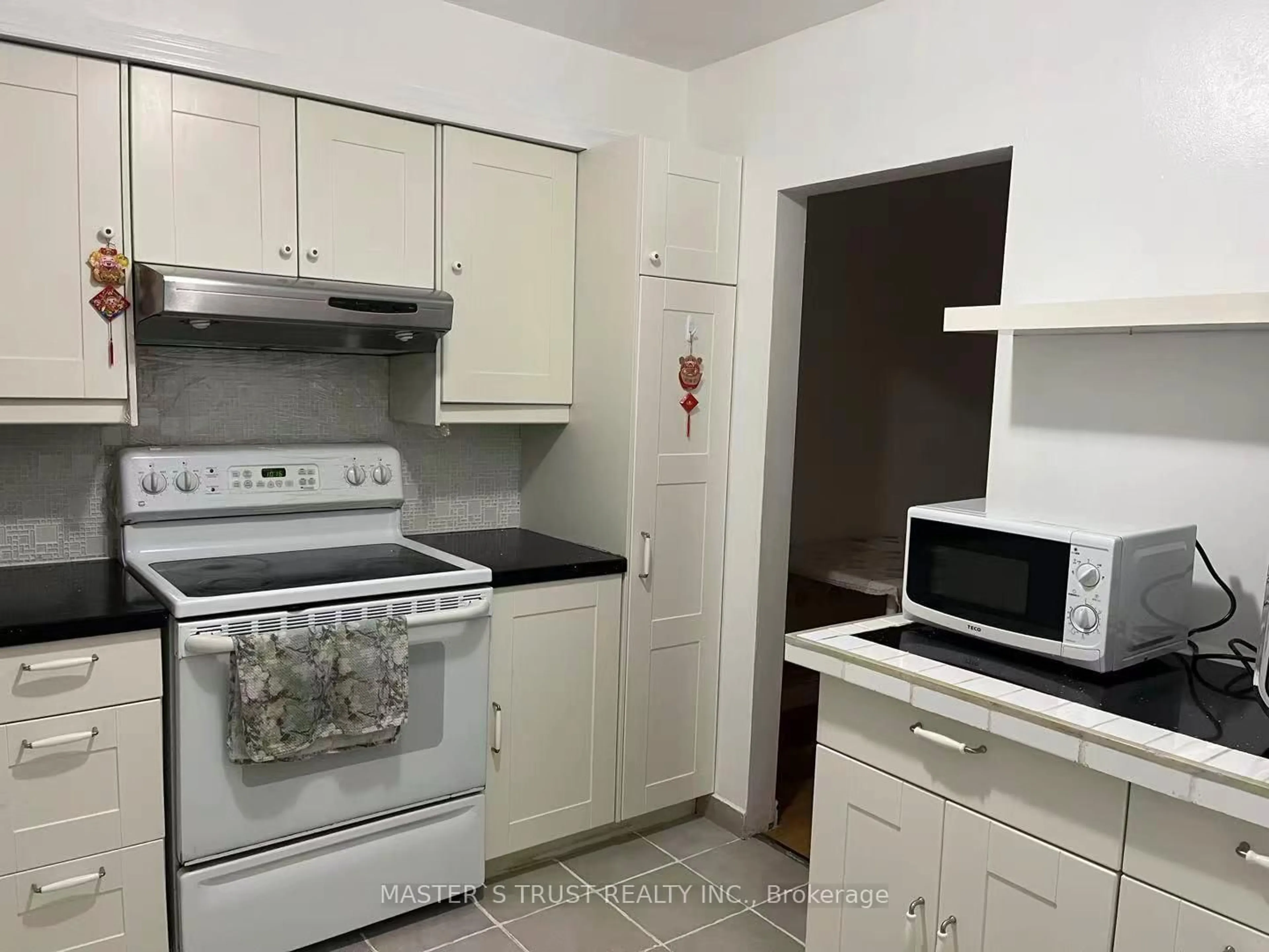 Standard kitchen, unknown for 10 Esterbrooke Ave #35, Toronto Ontario M2J 2C2