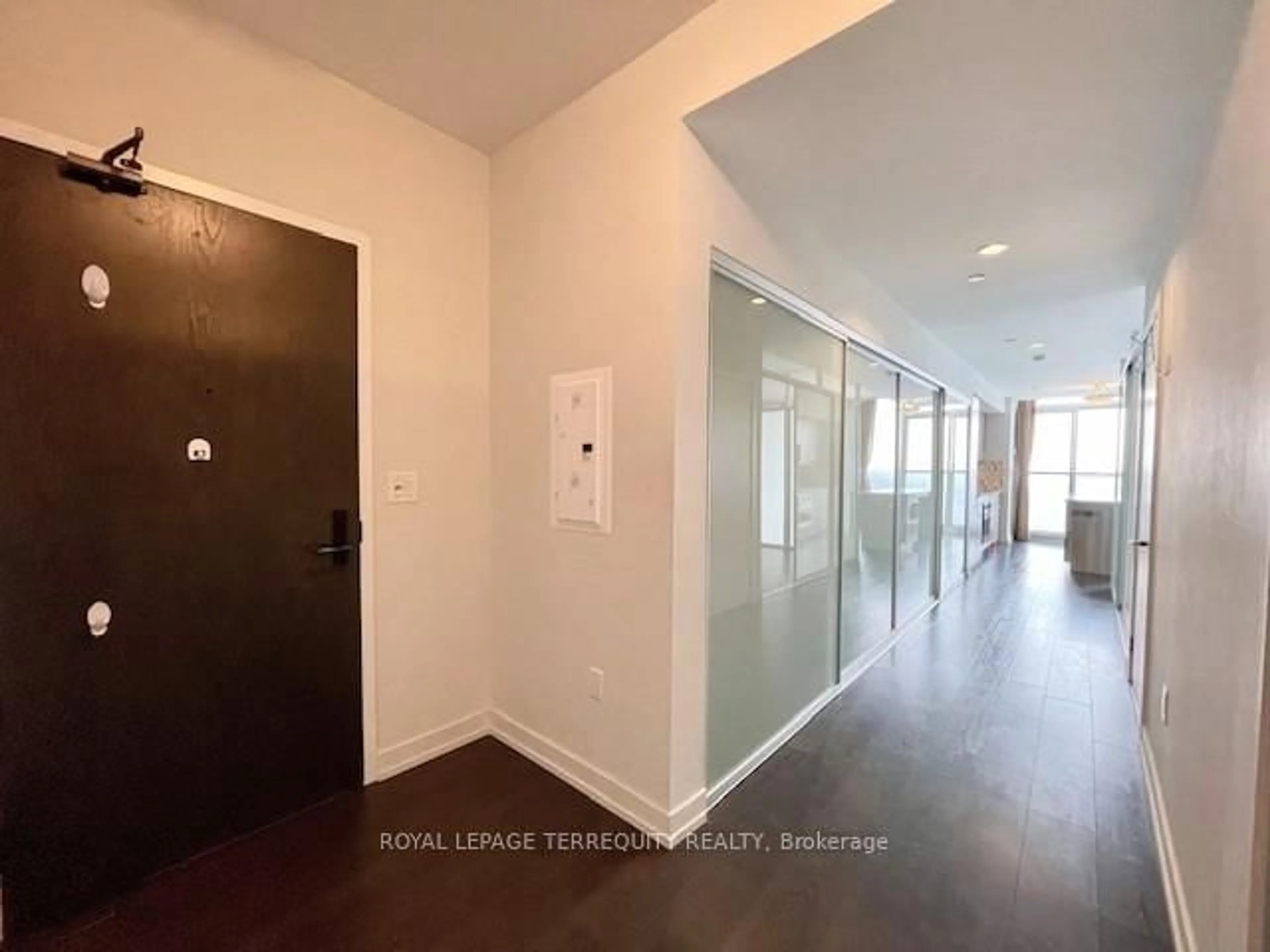 Indoor foyer for 426 University Ave #P101, Toronto Ontario M5G 1S9