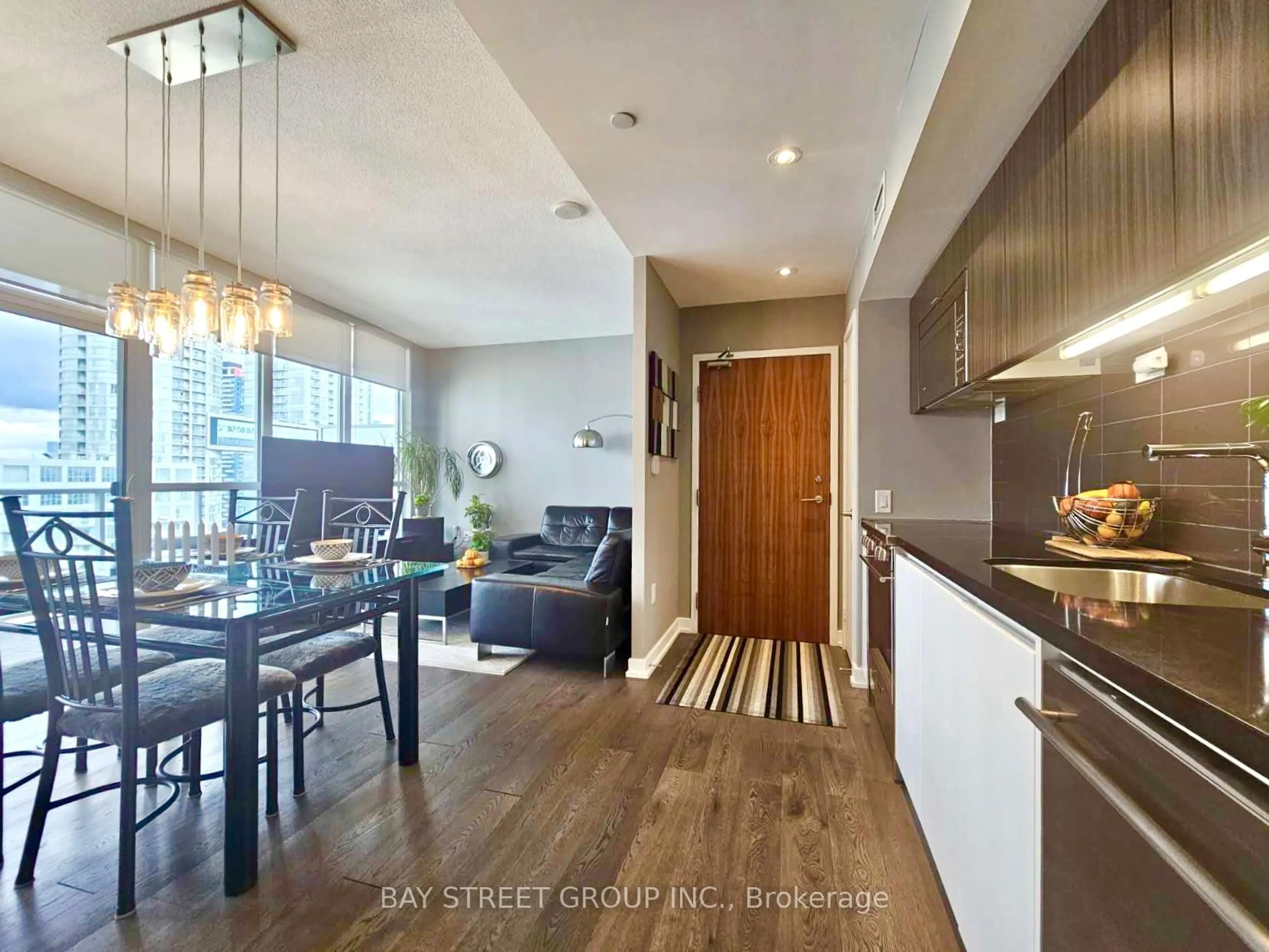 Open concept kitchen, wood/laminate floor for 75 Queens Wharf Rd #3015, Toronto Ontario M5V 0J8