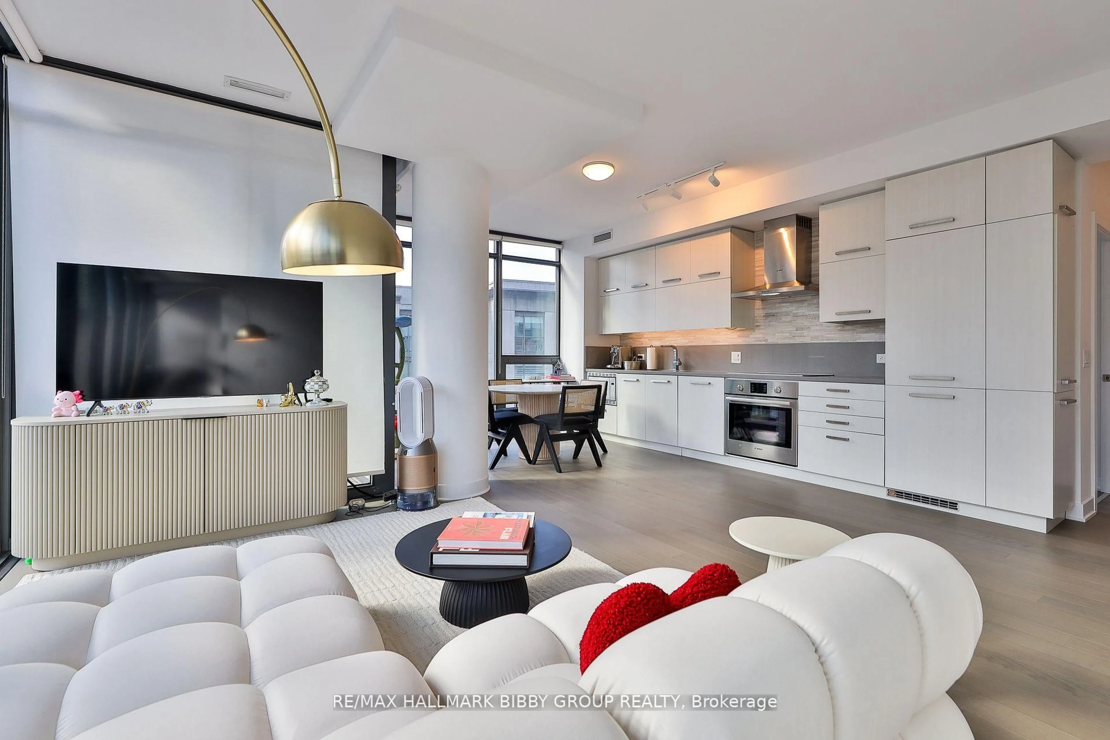 Open concept kitchen, ceramic/tile floor for 15 Beverley St #710, Toronto Ontario M5T 1X8