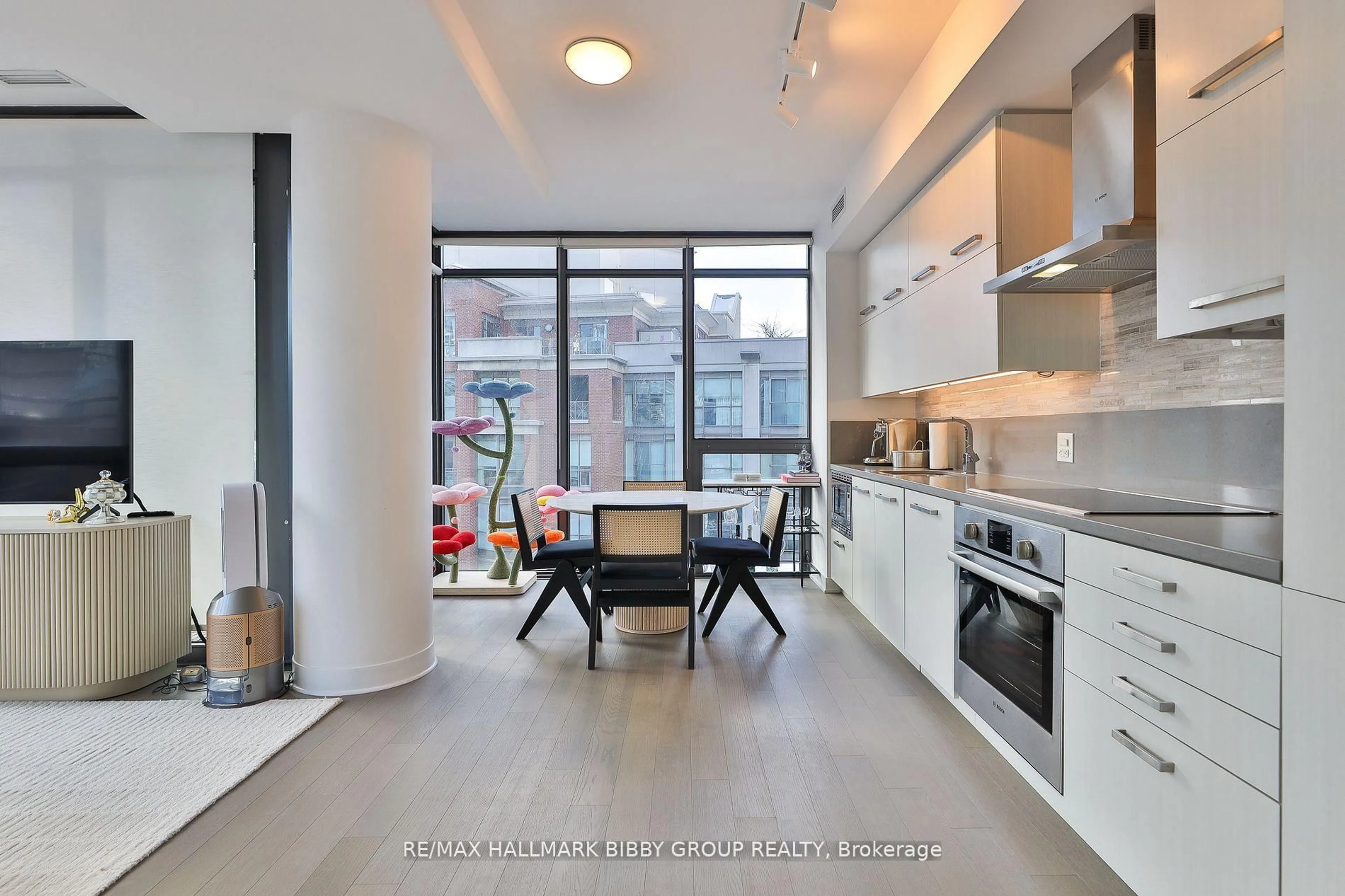 Open concept kitchen, ceramic/tile floor for 15 Beverley St #710, Toronto Ontario M5T 1X8