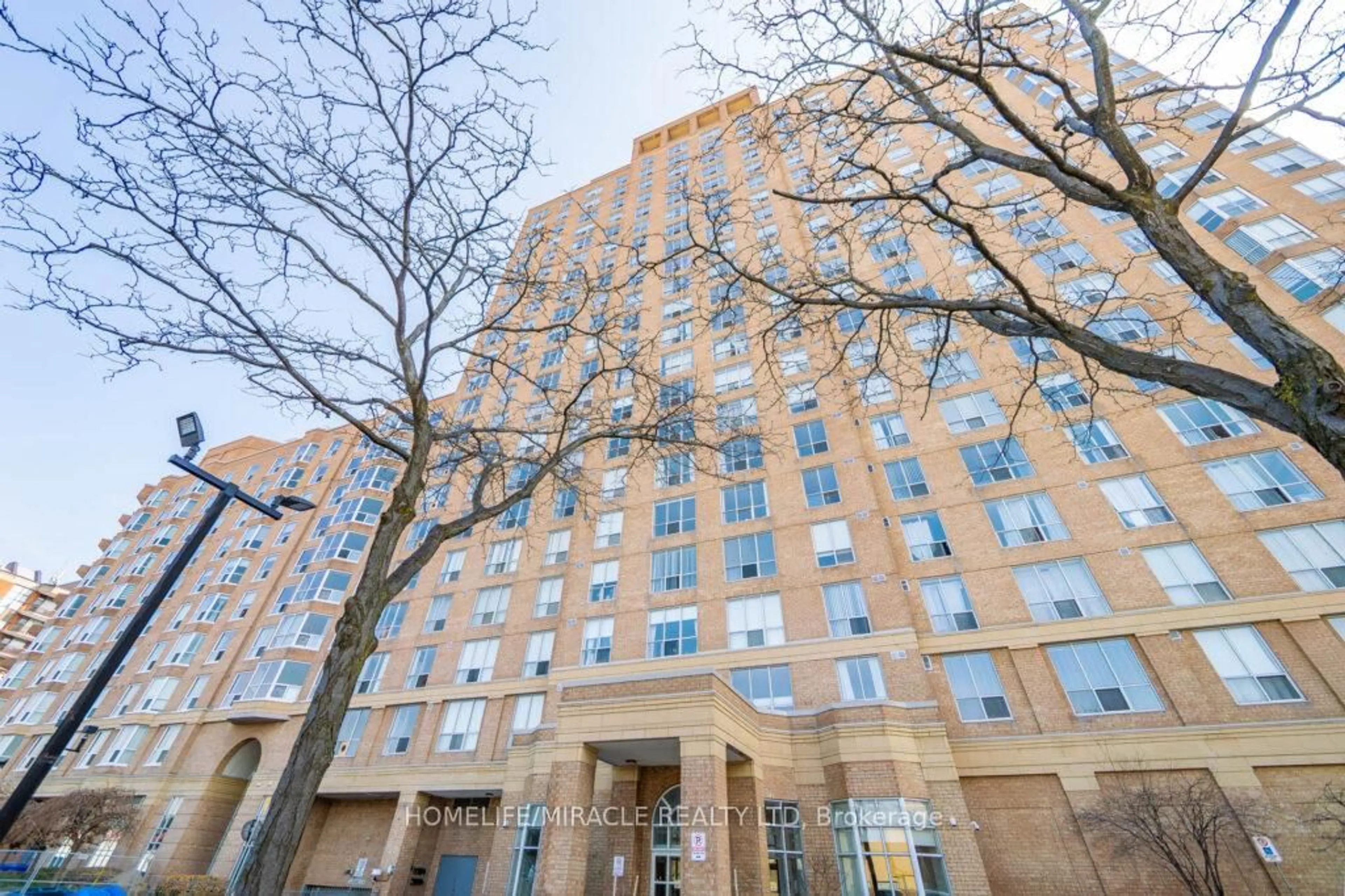 Patio, building for 21 Overlea Blvd #1309, Toronto Ontario M4H 1P2