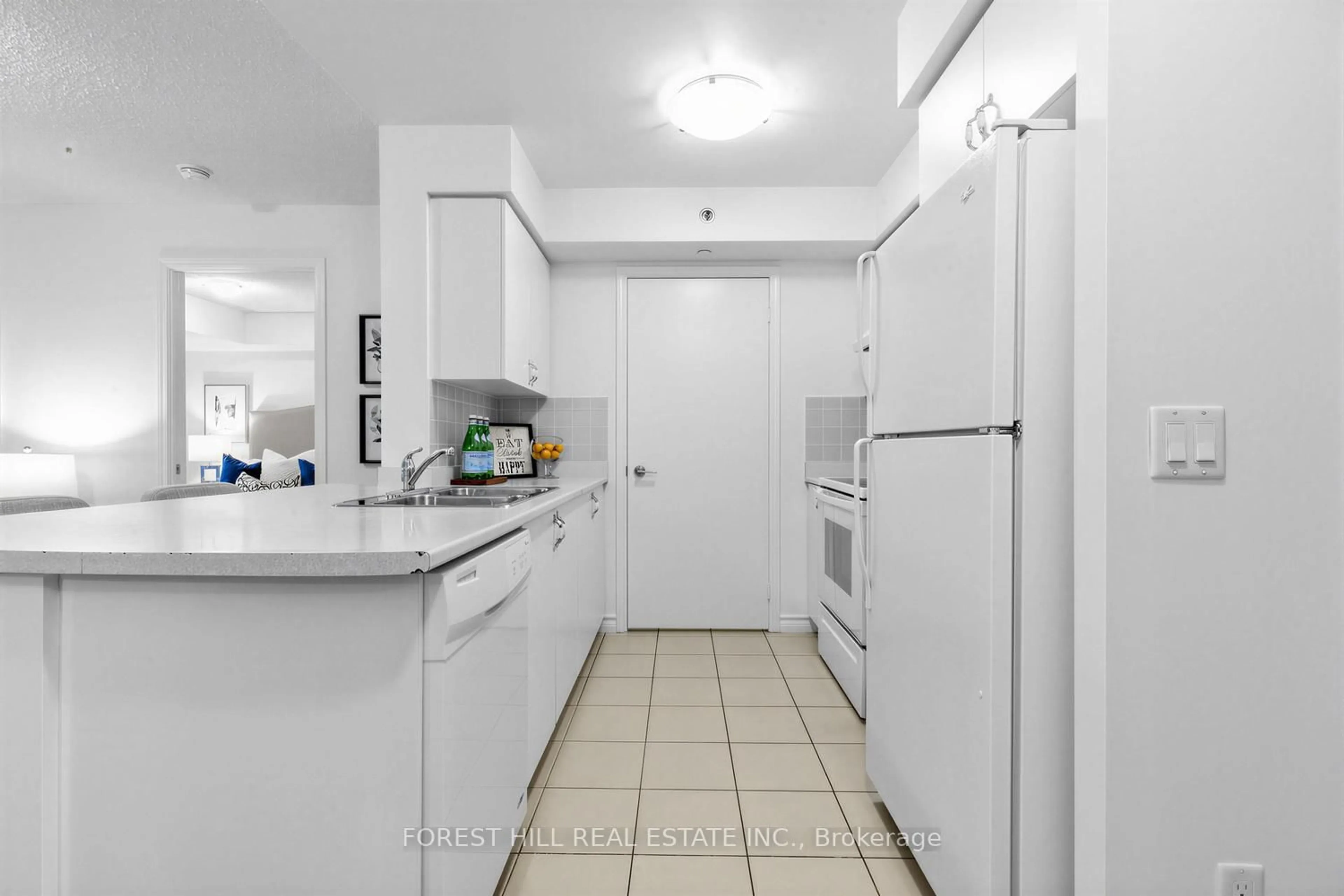 Standard kitchen, unknown for 35 Saranac Blvd #226, Toronto Ontario M6A 2G4