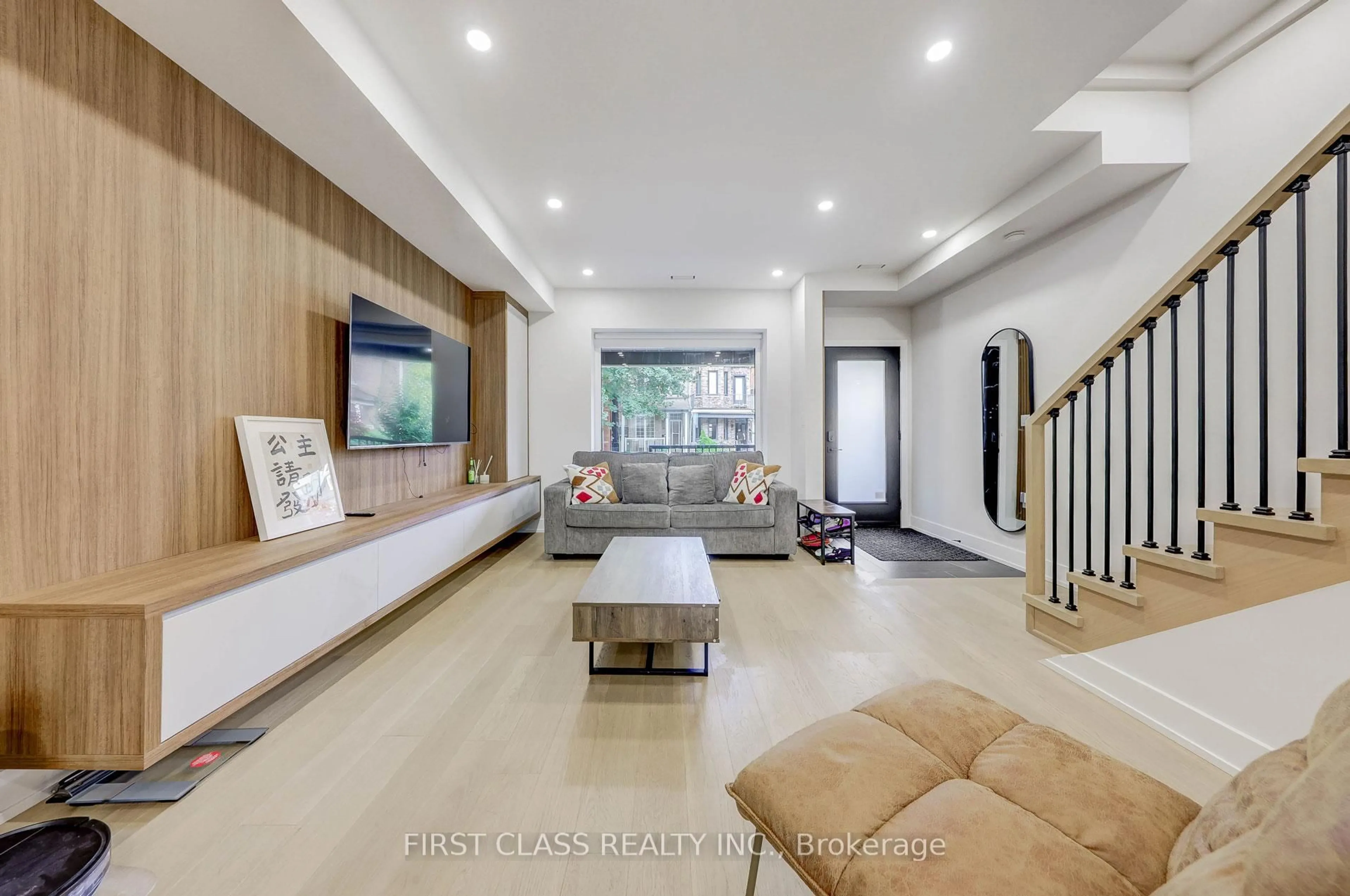 Unknown for 431 Roxton Rd, Toronto Ontario M6G 3R5