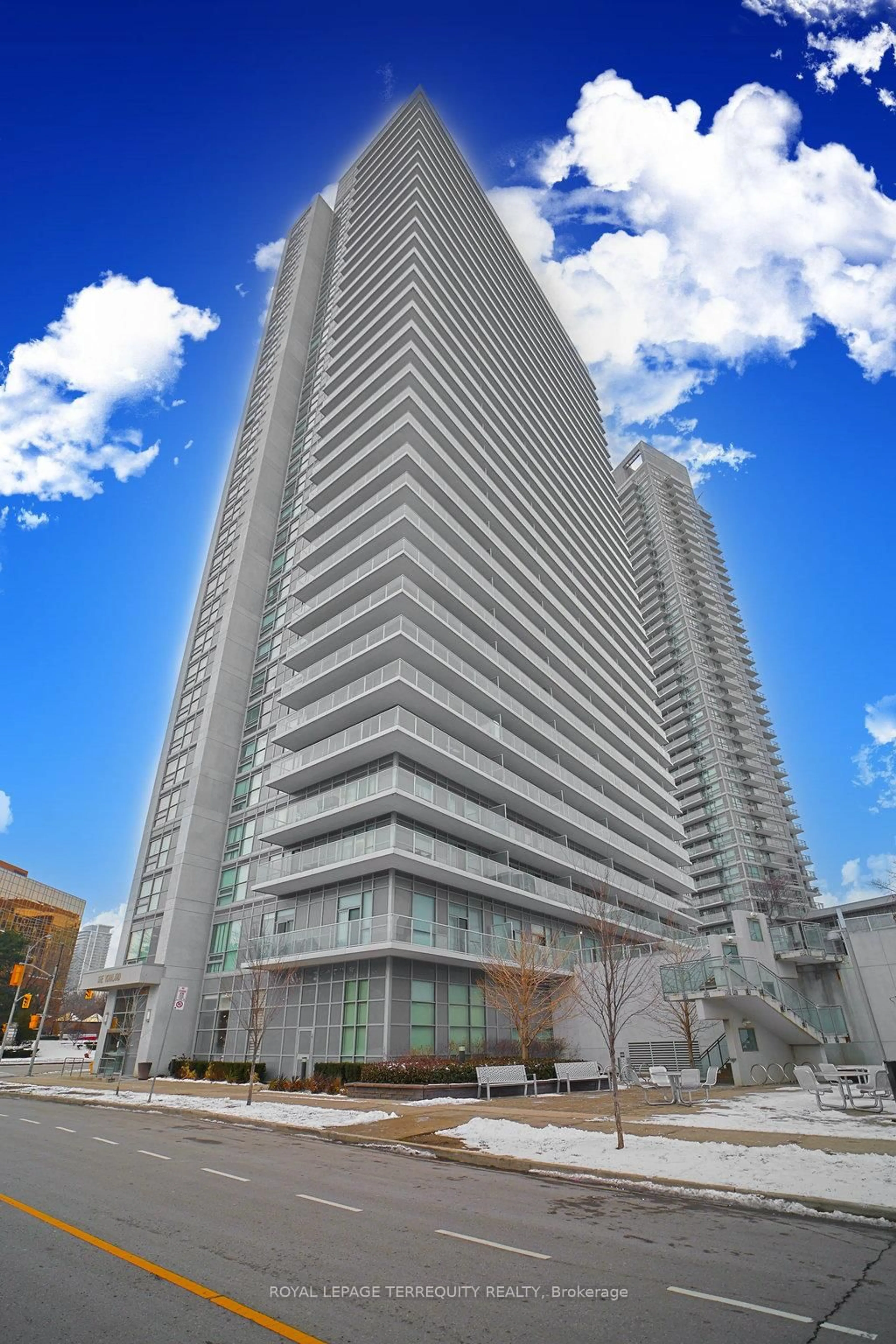 Indoor foyer for 275 Yorkland Rd #411, Toronto Ontario M2J 0B4