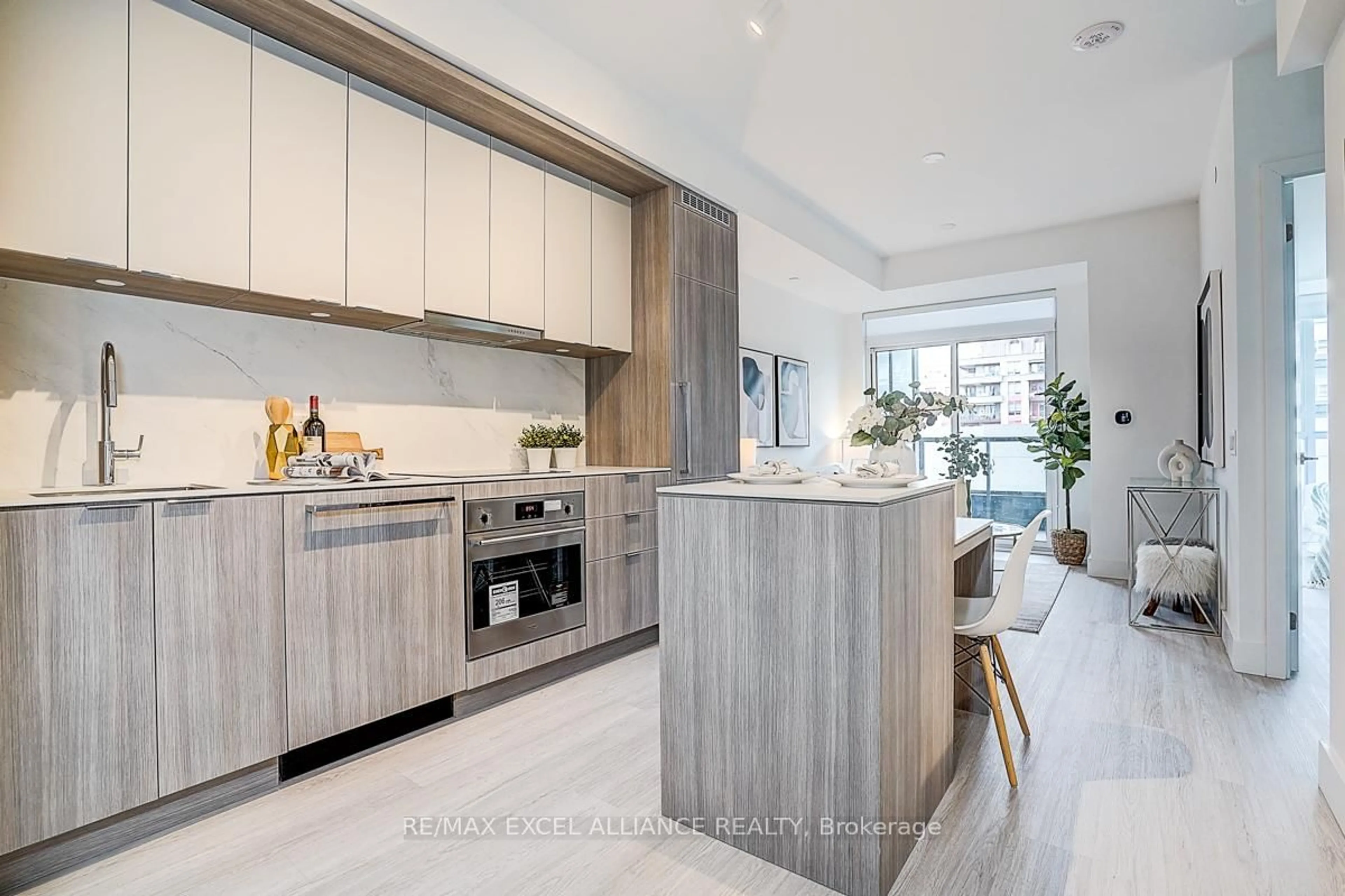 Contemporary kitchen, unknown for 6 Greenbriar Rd #307, Toronto Ontario M2K 0H6