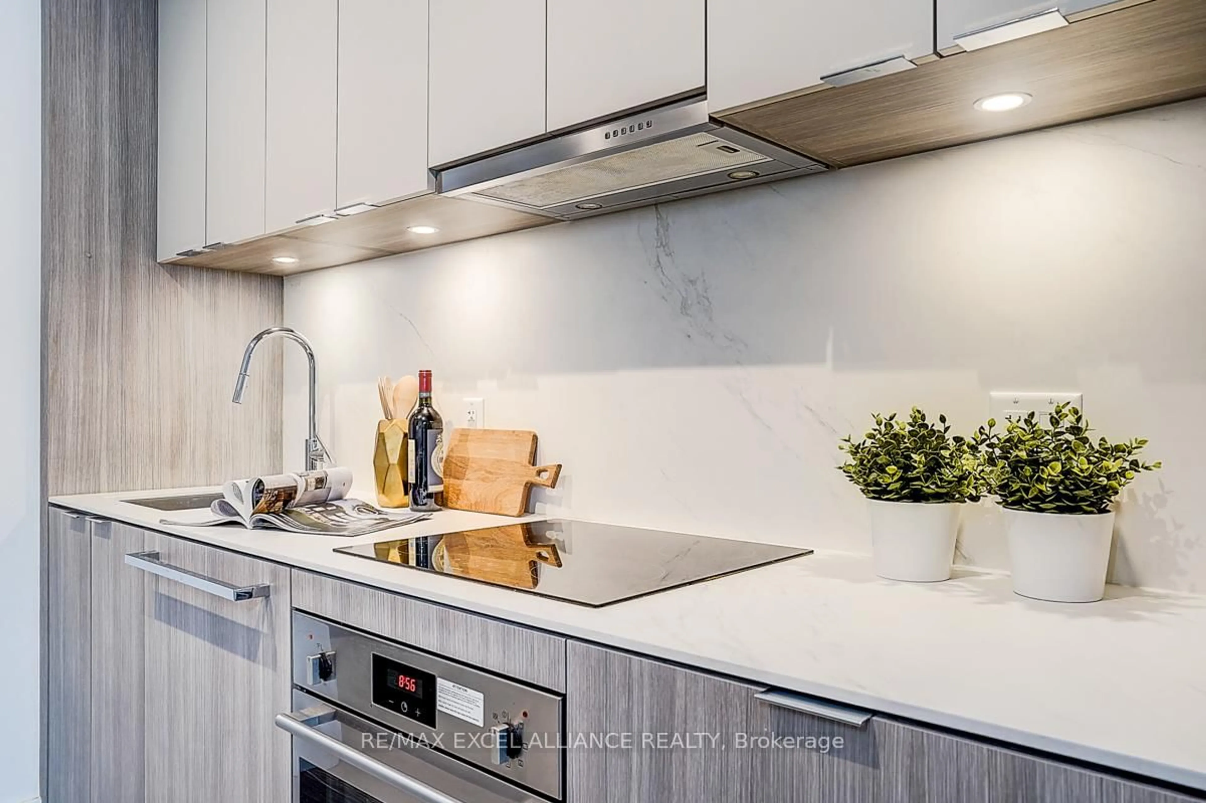 Contemporary kitchen, ceramic/tile floor for 6 Greenbriar Rd #307, Toronto Ontario M2K 0H6