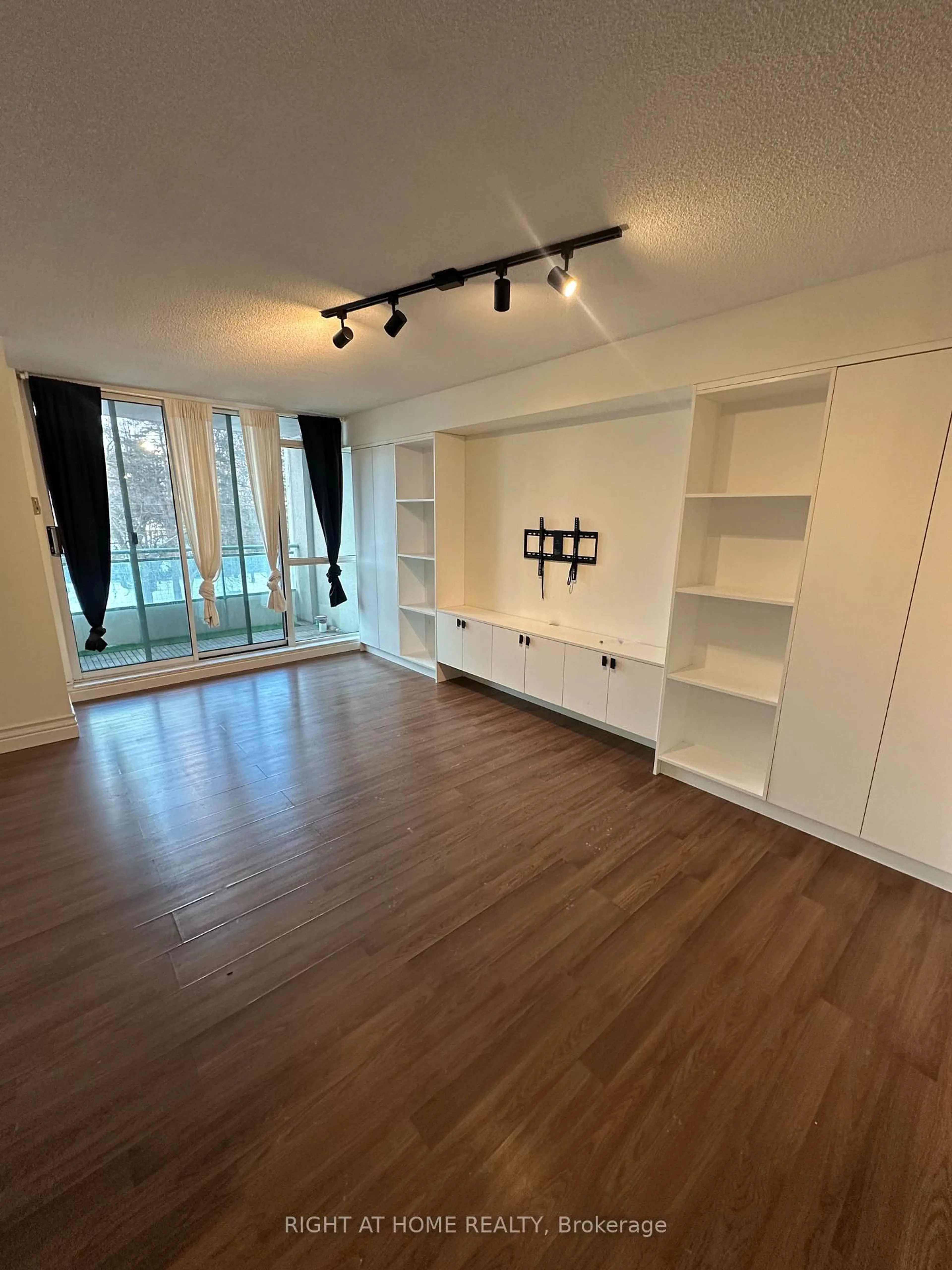 A pic of a room for 28 PEMBERTON Ave #306, Toronto Ontario M2M 4L1