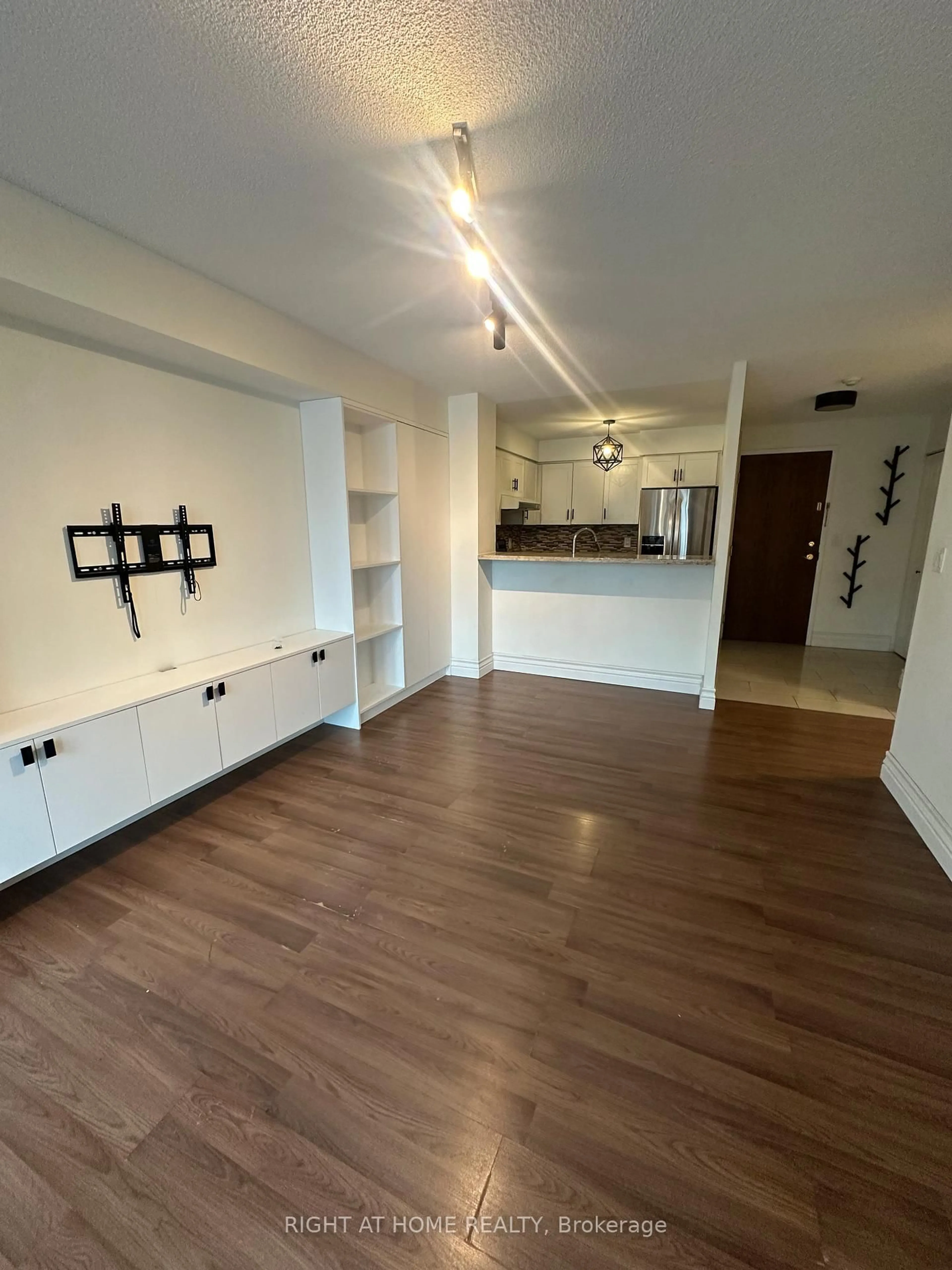 A pic of a room for 28 PEMBERTON Ave #306, Toronto Ontario M2M 4L1