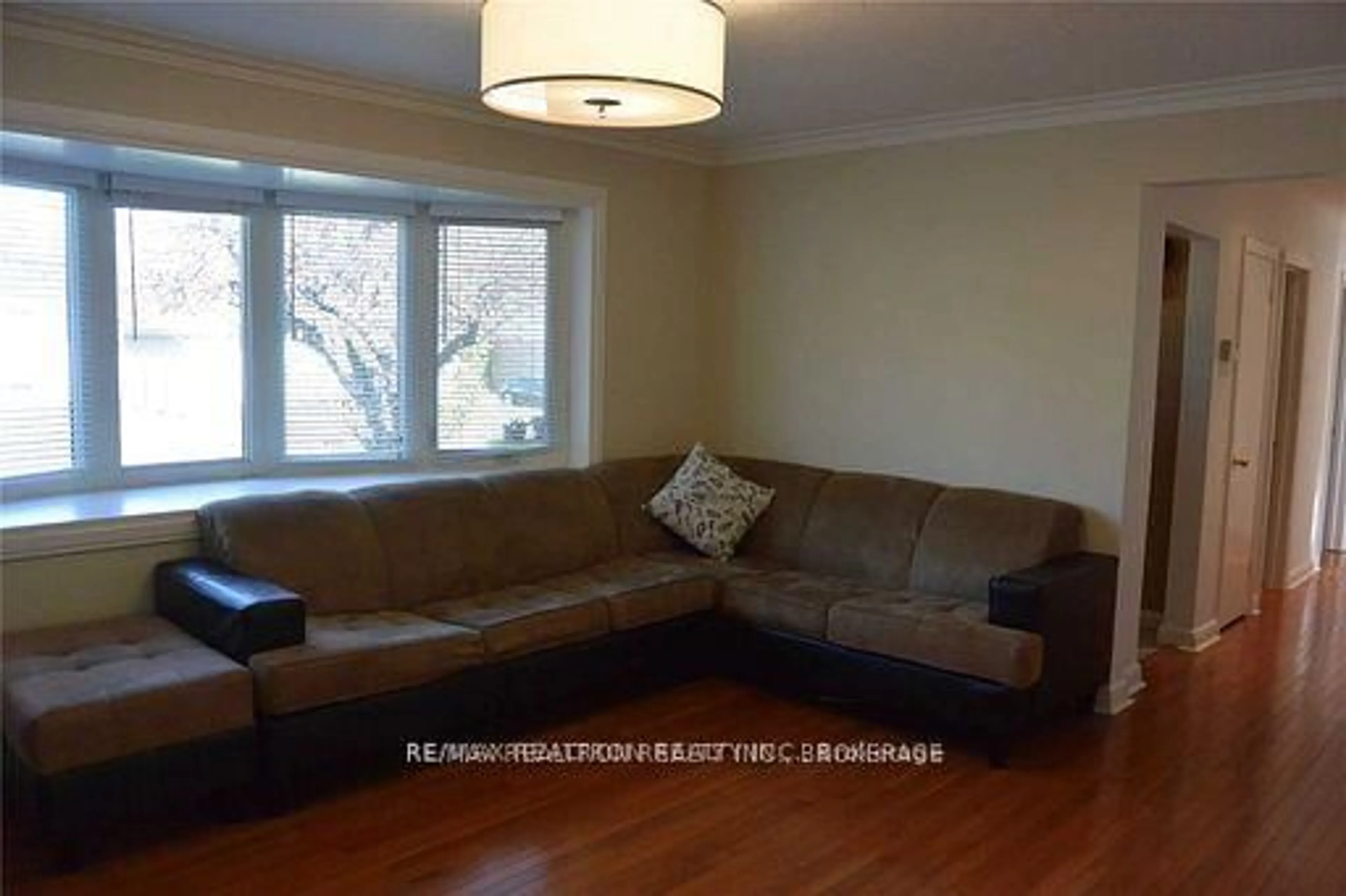 Living room with furniture, wood/laminate floor for 87 Combe Ave, Toronto Ontario M3H 4J6