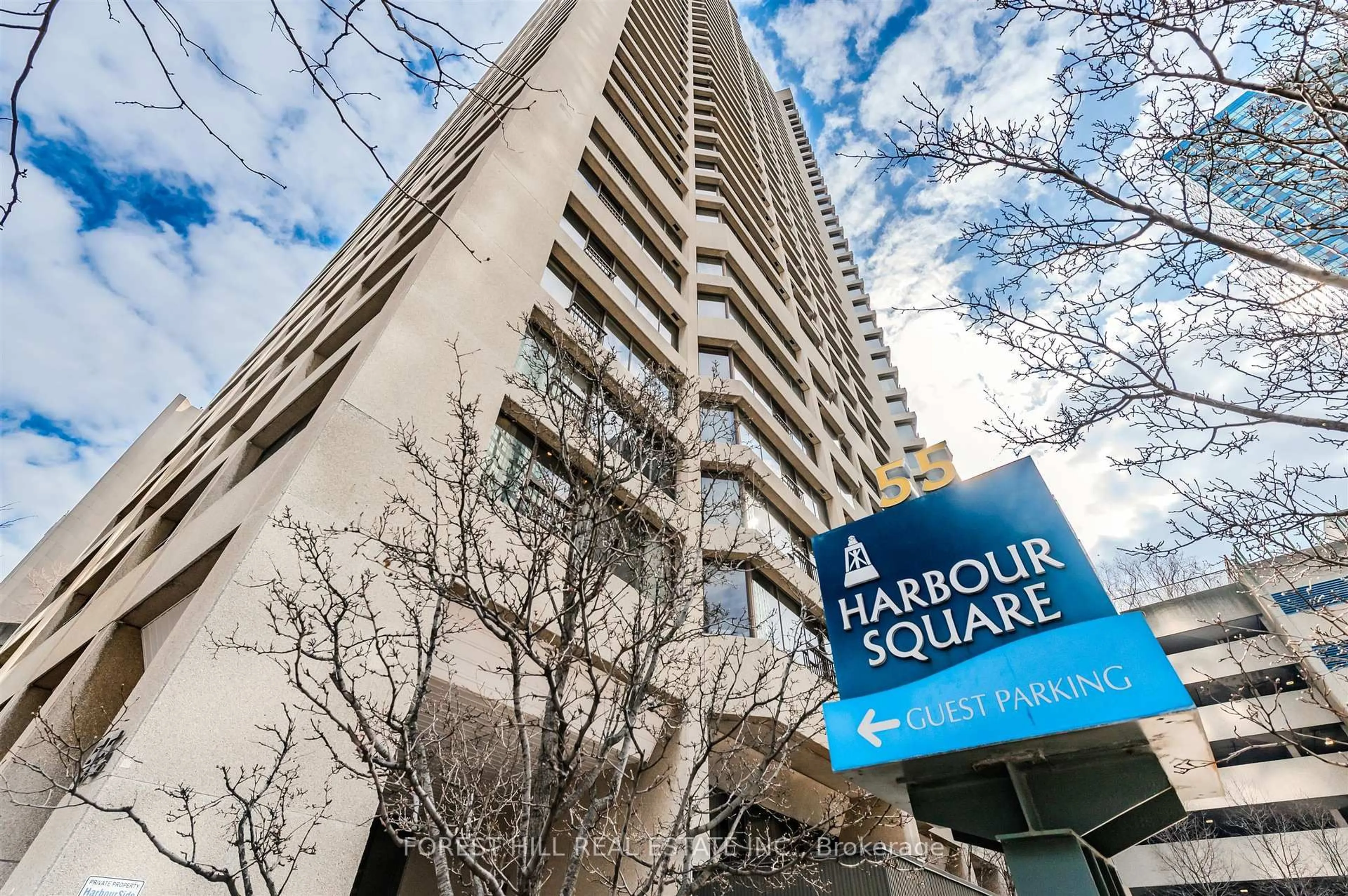 Indoor foyer for 55 Harbour Sq #2313, Toronto Ontario M5J 2L1
