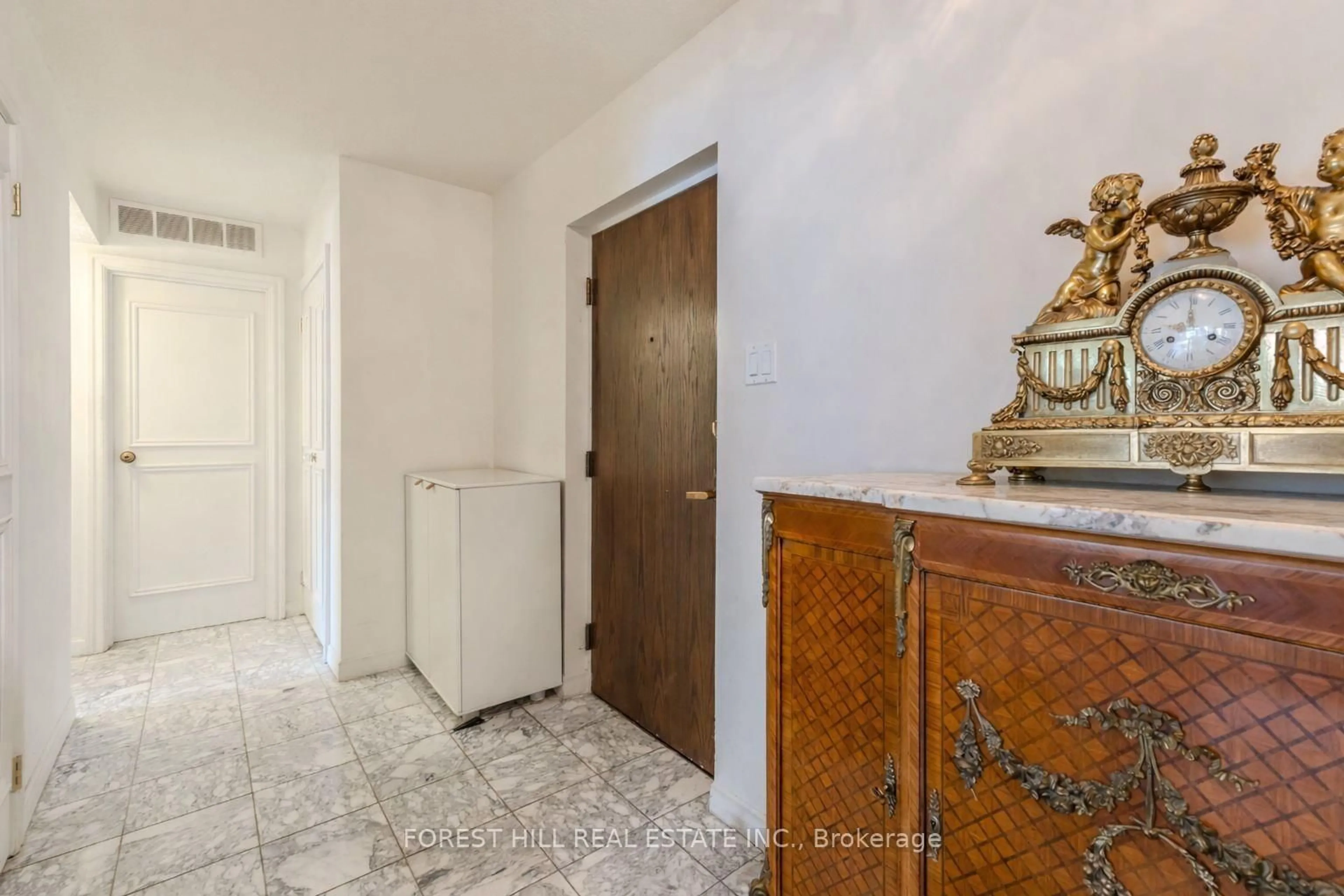 Unknown for 55 Harbour Sq #2313, Toronto Ontario M5J 2L1